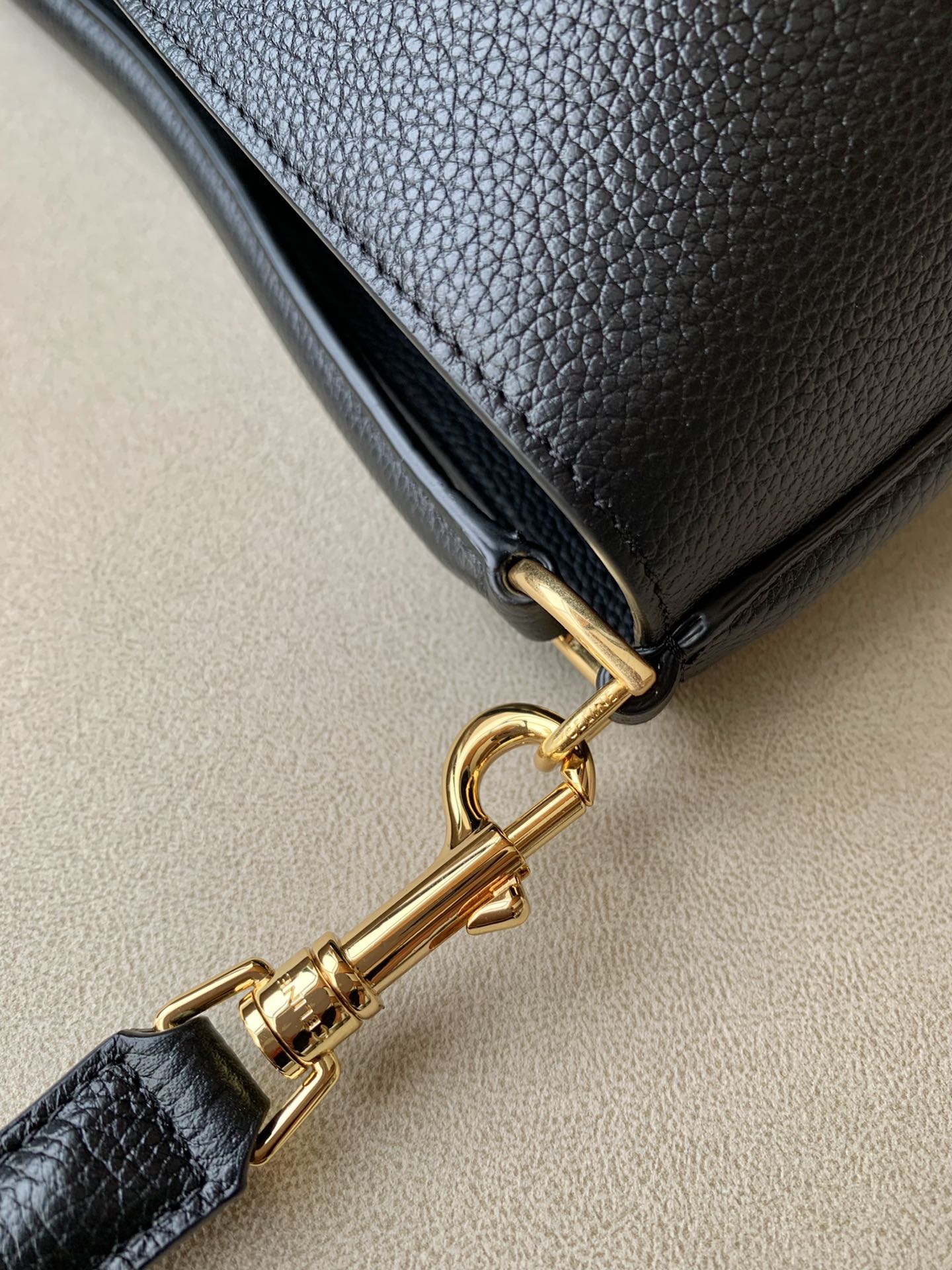 1:1 Replica Celine Bucket 16 Bag Black For Women 10in/25cm 195573CR4.38NO - Image 3