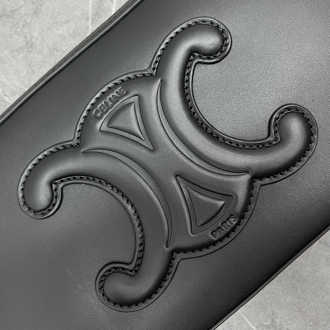 1:1 Replica Celine Camera Shoulder Bag Cuir Triomphe Black For Women 10in/26cm - Image 3