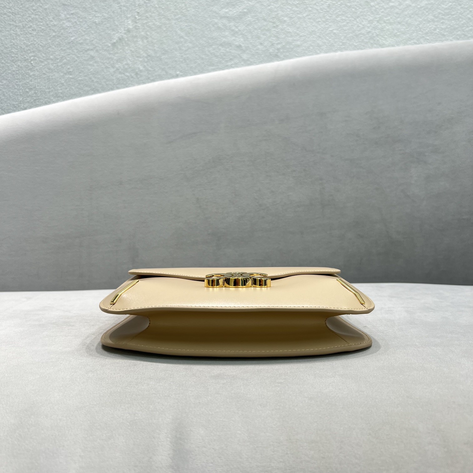 1:1 Replica Celine Chain Besace Triomphe Beige For Women 10in/24.5cm - Image 7