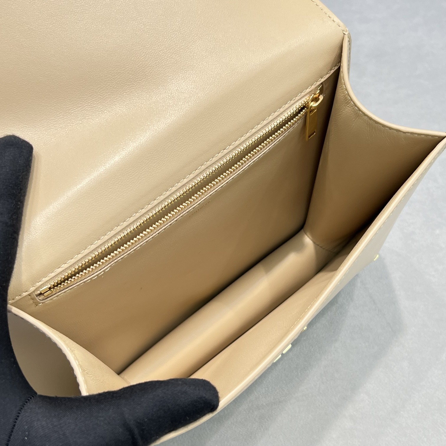 1:1 Replica Celine Chain Besace Triomphe Beige For Women 10in/24.5cm - Image 3