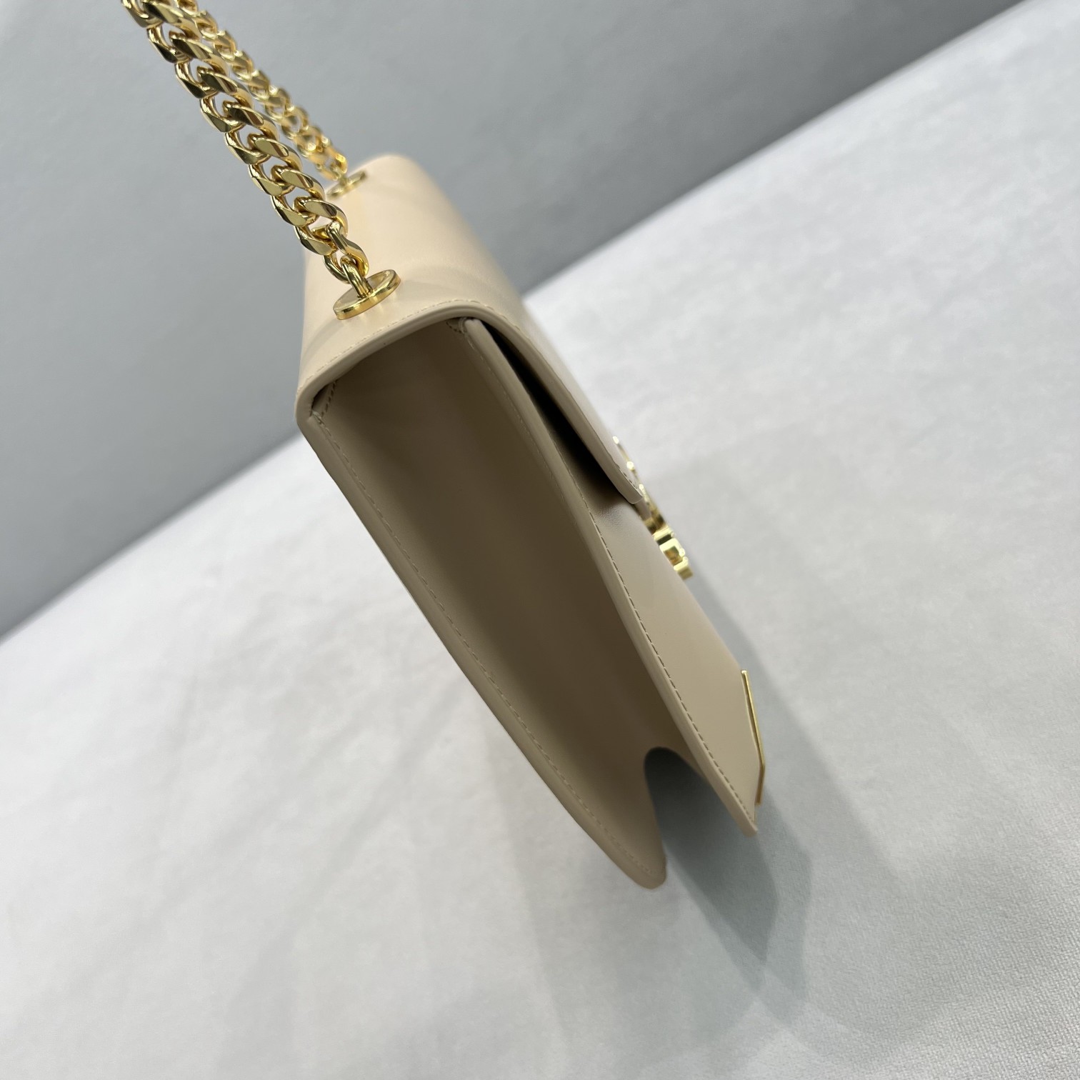 1:1 Replica Celine Chain Besace Triomphe Beige For Women 10in/24.5cm - Image 6