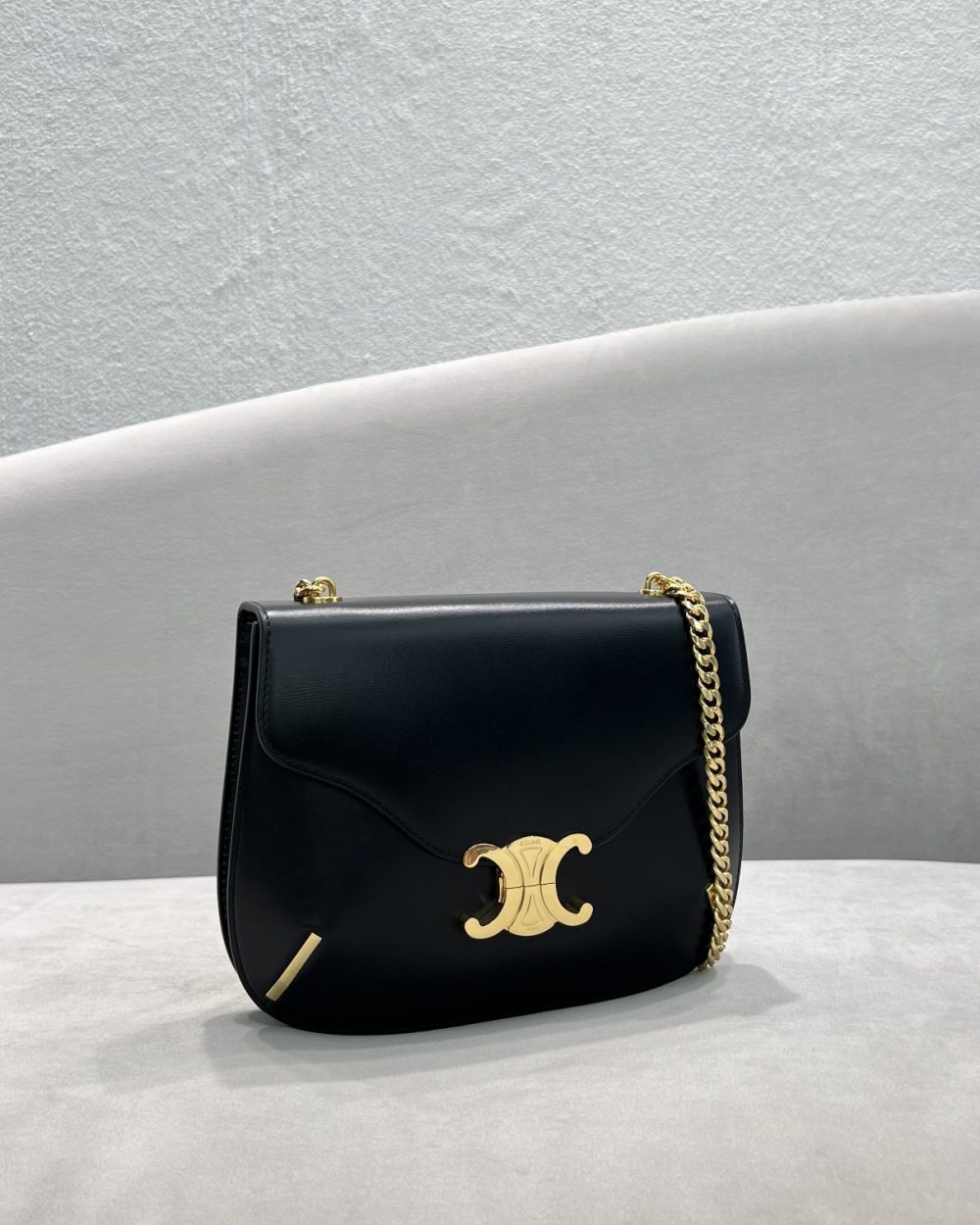 1:1 Replica Celine Chain Besace Triomphe Black For Women 10in/24.5cm 199273BF4.38NO