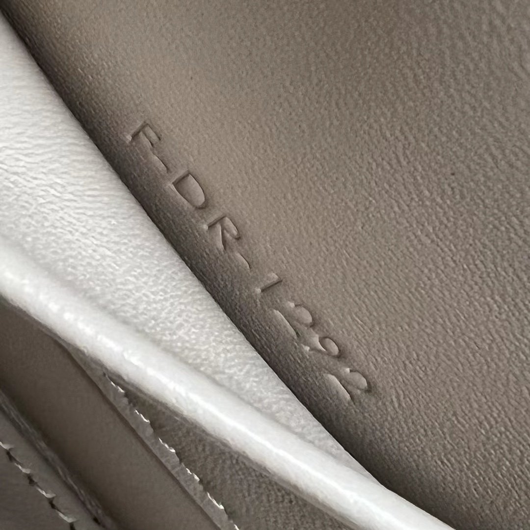 1:1 Replica Celine Chain Box Triomphe Bag Beige For Women 9in/22cm - Image 5