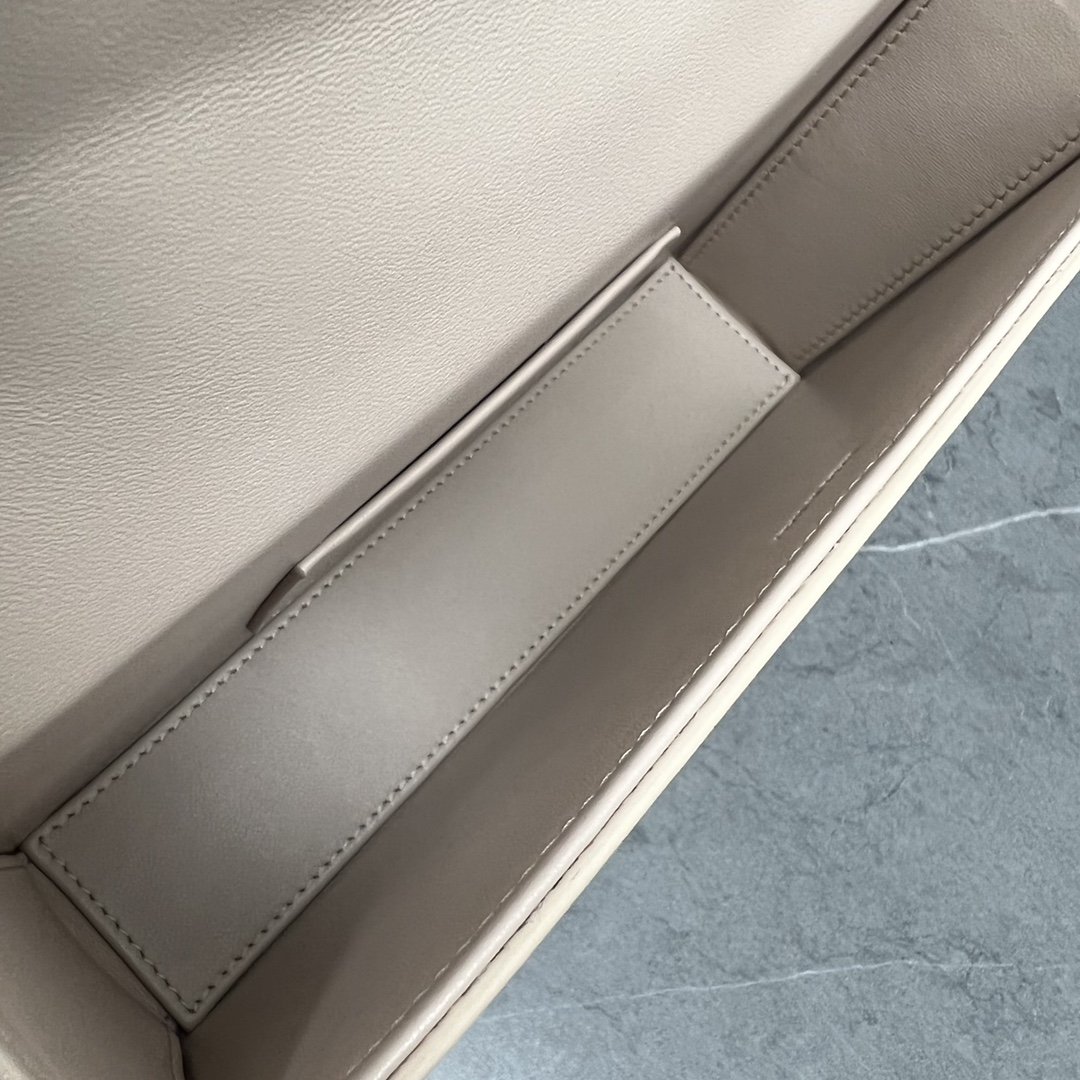 1:1 Replica Celine Chain Box Triomphe Bag Beige For Women 9in/22cm - Image 4