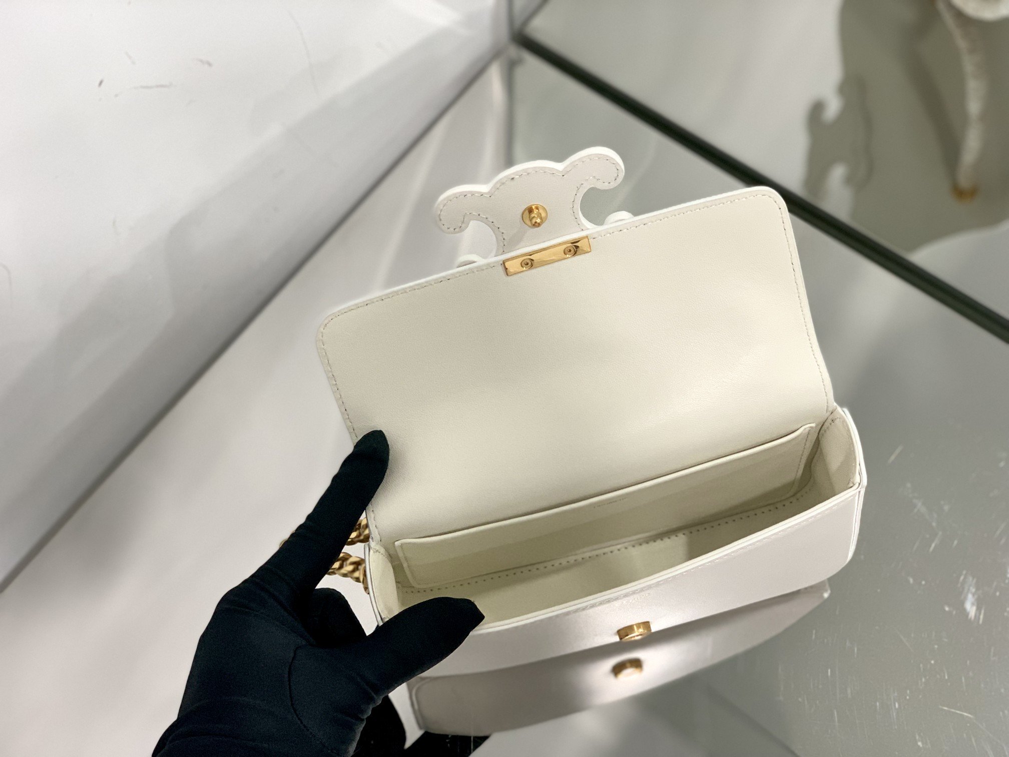 1:1 Replica Celine Chain Shoulder Bag Cuir Triomphe White For Women 7.9in/20cm - Image 4
