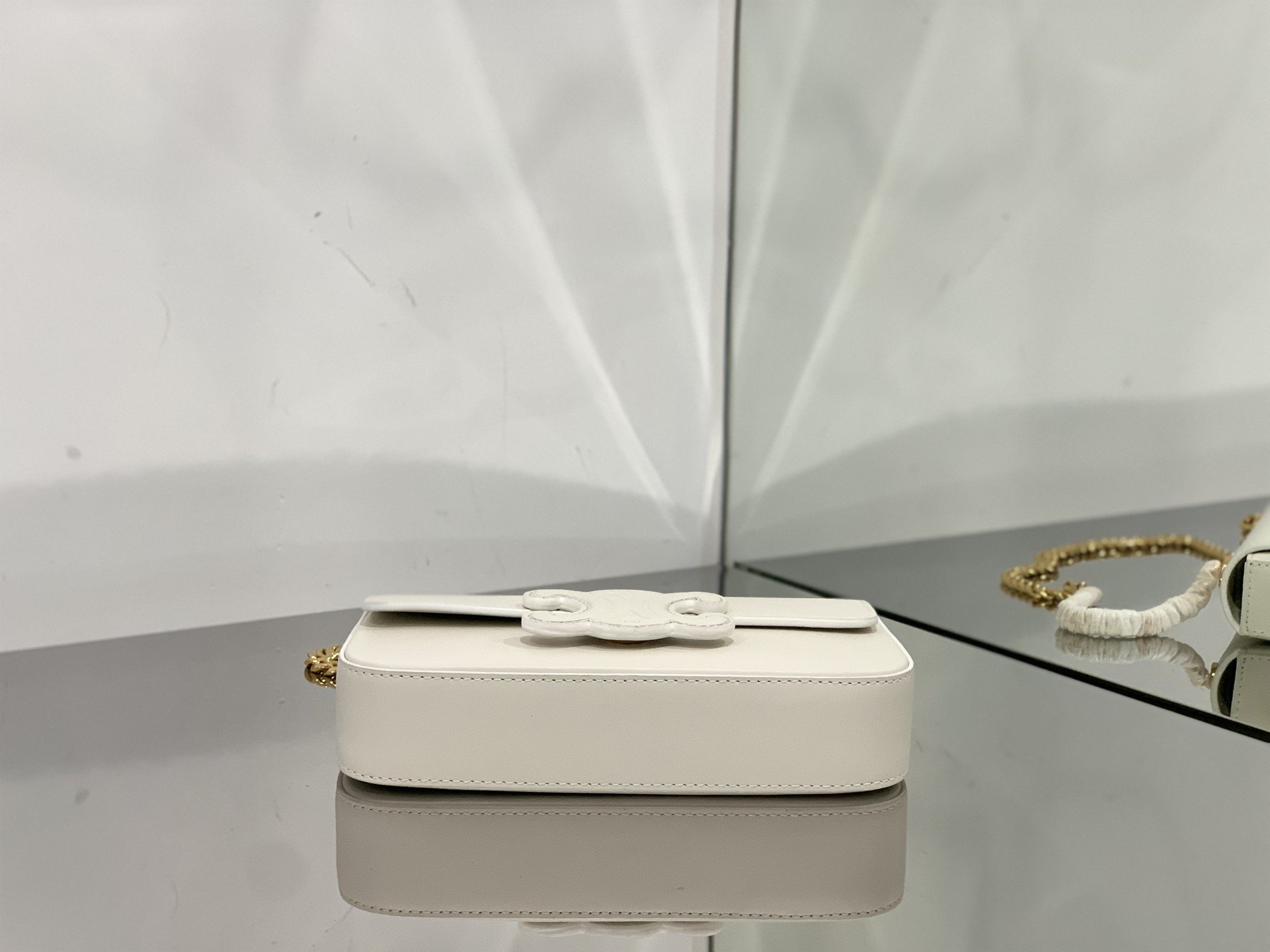 1:1 Replica Celine Chain Shoulder Bag Cuir Triomphe White For Women 7.9in/20cm - Image 5