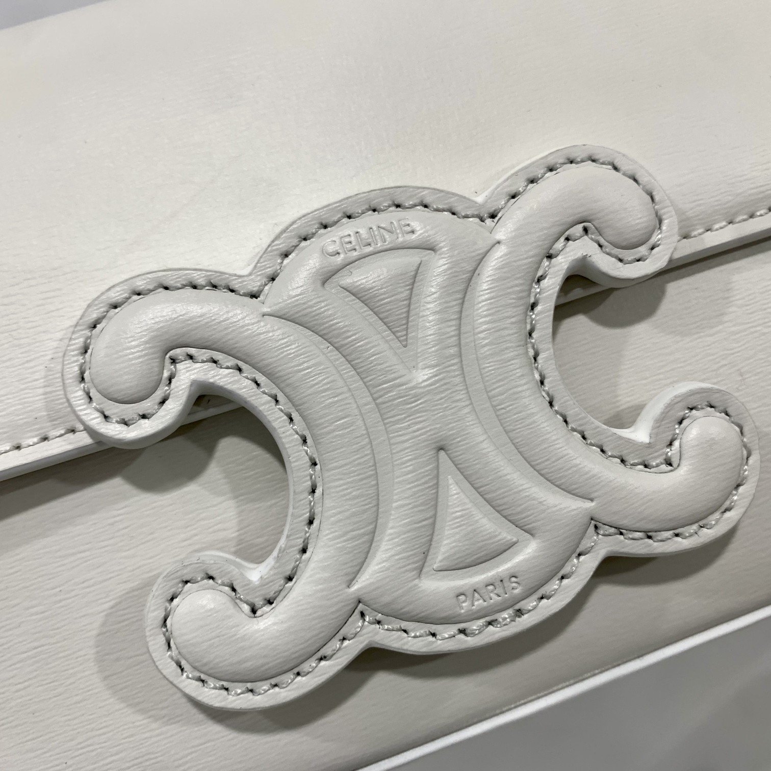 1:1 Replica Celine Chain Shoulder Bag Cuir Triomphe White For Women 7.9in/20cm - Image 8