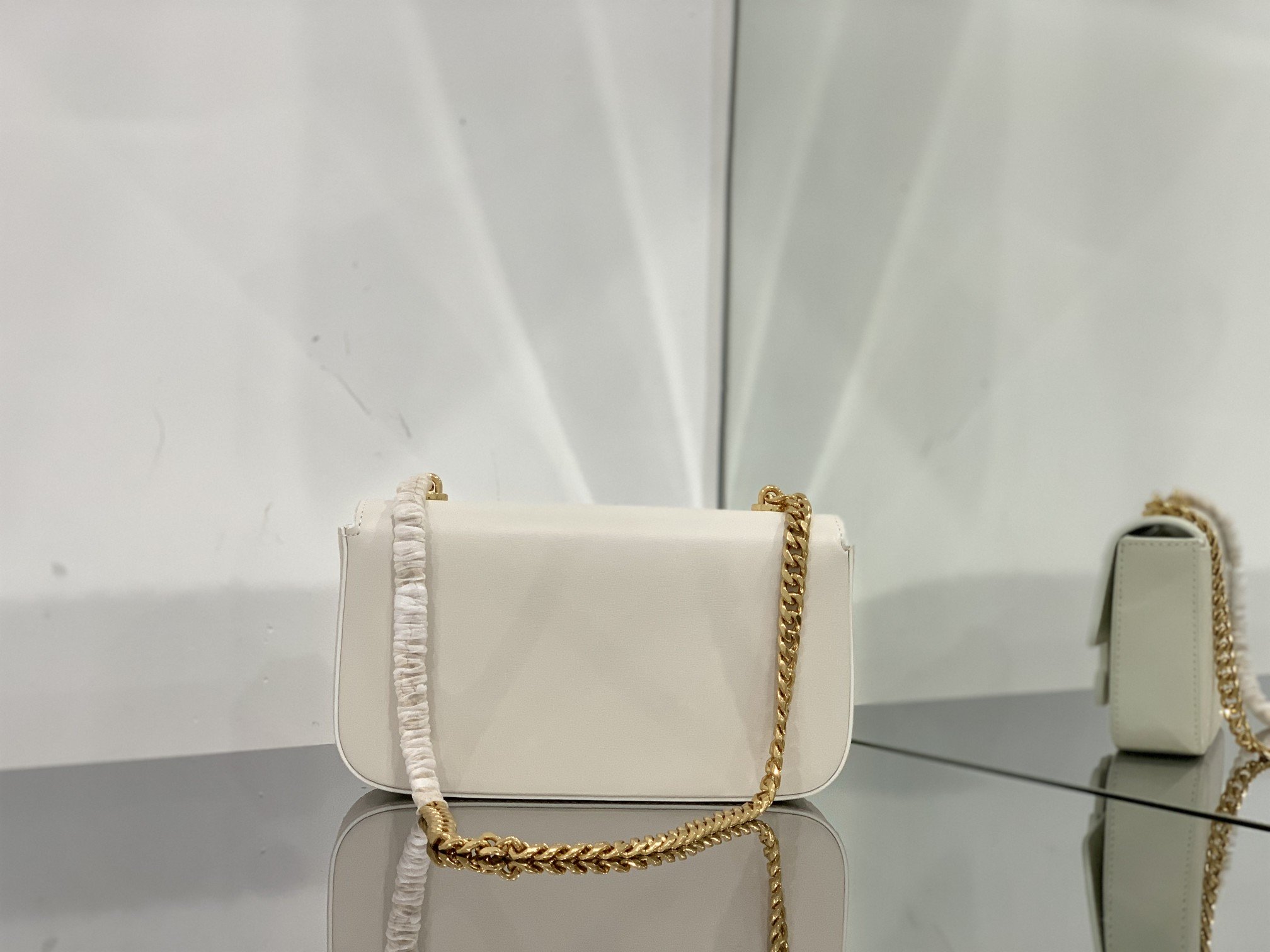 1:1 Replica Celine Chain Shoulder Bag Cuir Triomphe White For Women 7.9in/20cm - Image 7
