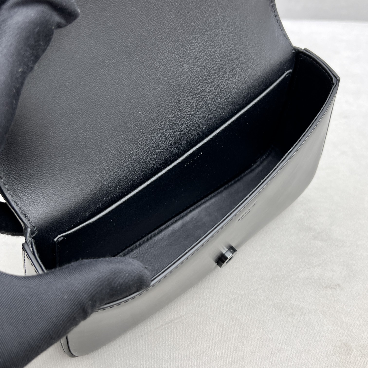 1:1 Replica Celine Chain Shoulder Bag Triomphe Black For Women 8in/20.5cm 197993EQJ.38NN - Image 6