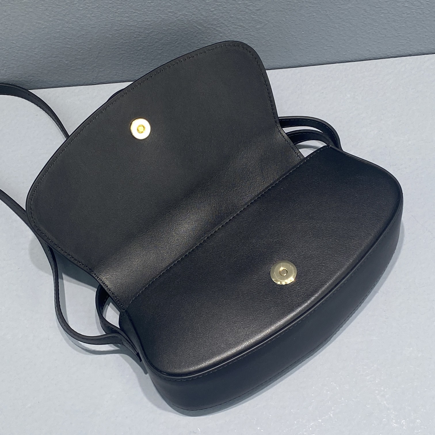 1:1 Replica Celine Clutch On Strap Black For Women 7in/18cm - Image 5