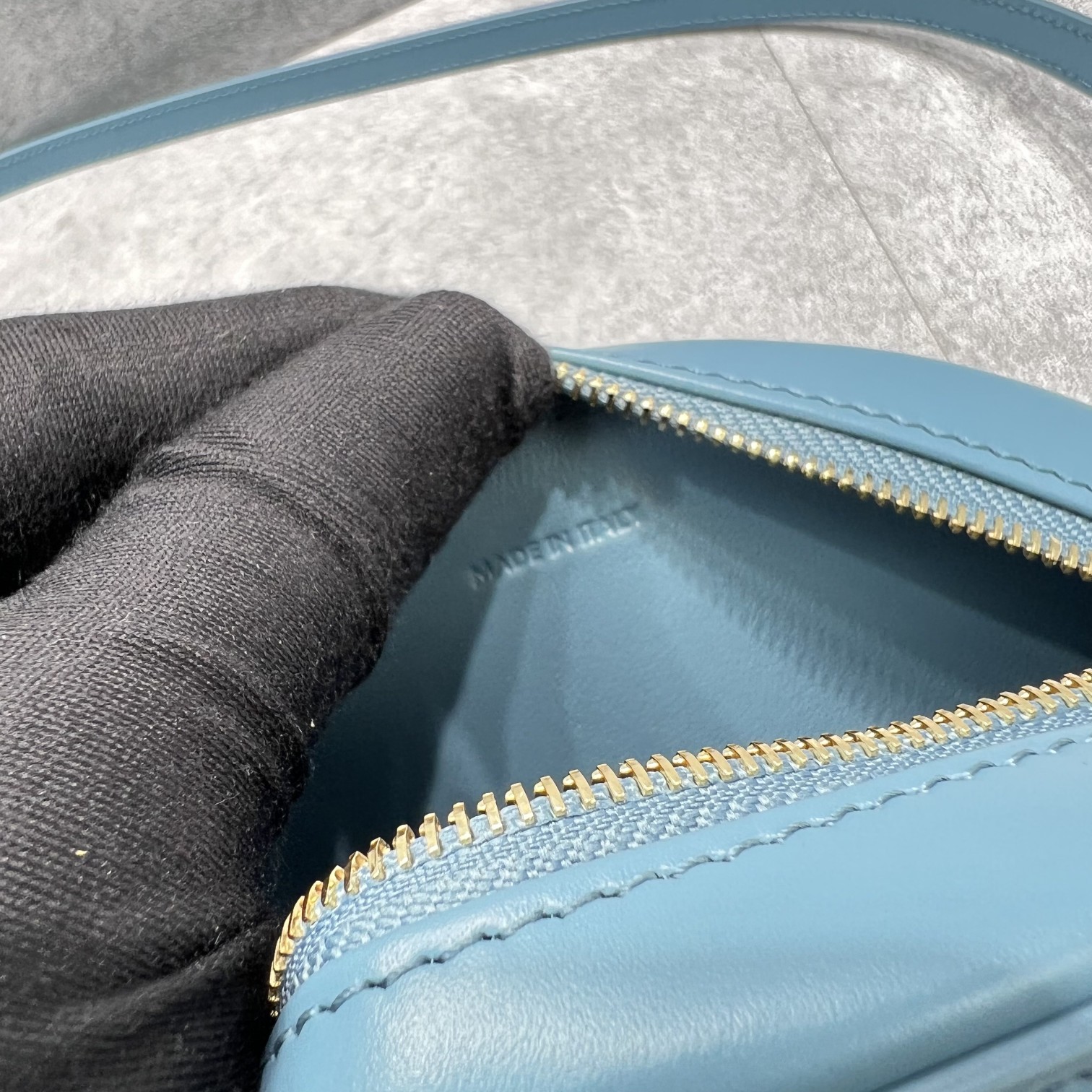 1:1 Replica Celine Crossbody Oval Purse Cuir Triomphe Blue For Women 6in/16cm 10I703DPQ.07DD - Image 3