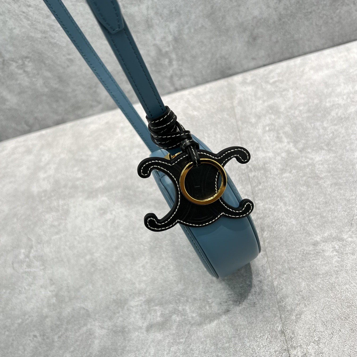 1:1 Replica Celine Crossbody Oval Purse Cuir Triomphe Blue For Women 6in/16cm 10I703DPQ.07DD - Image 4