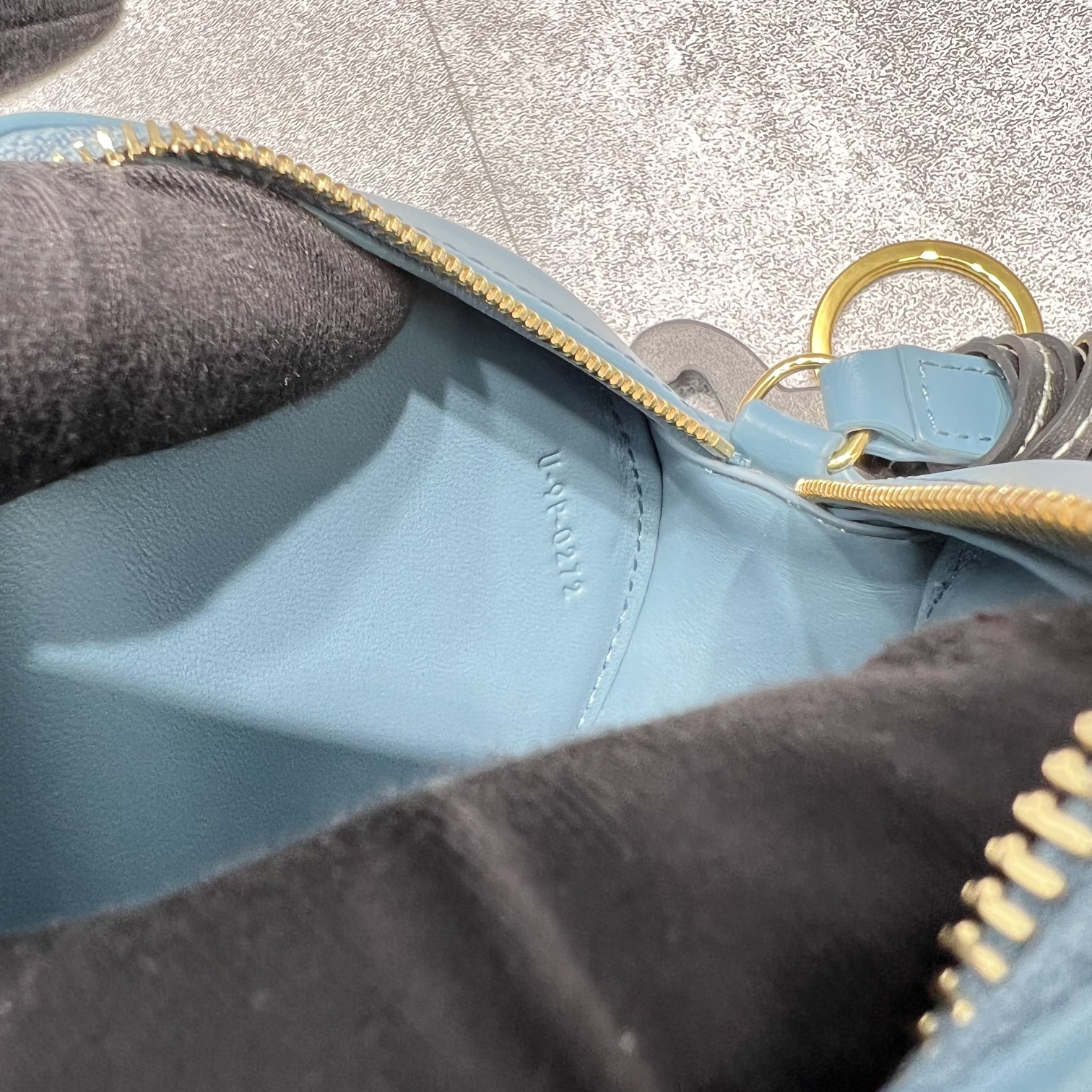 1:1 Replica Celine Crossbody Oval Purse Cuir Triomphe Blue For Women 6in/16cm 10I703DPQ.07DD - Image 9