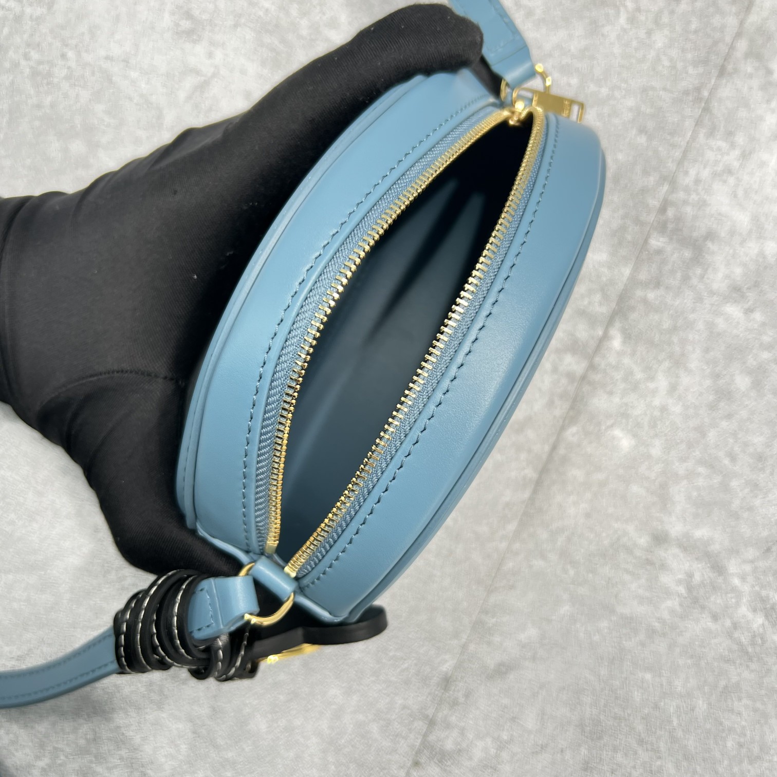 1:1 Replica Celine Crossbody Oval Purse Cuir Triomphe Blue For Women 6in/16cm 10I703DPQ.07DD - Image 5