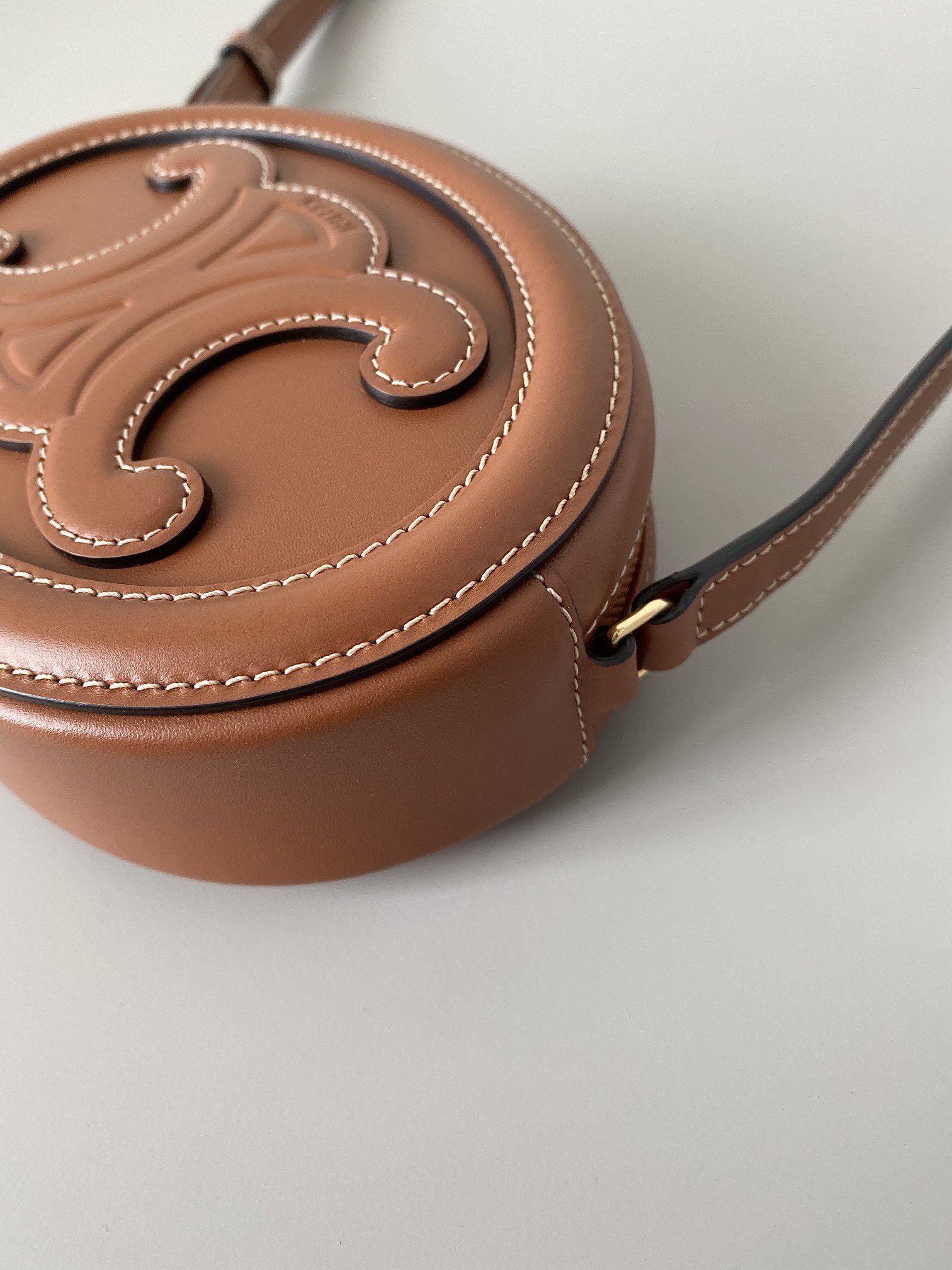 1:1 Replica Celine Crossbody Oval Purse Cuir Triomphe Brown For Women 6in/16cm 10I703DPQ.04LU - Image 4