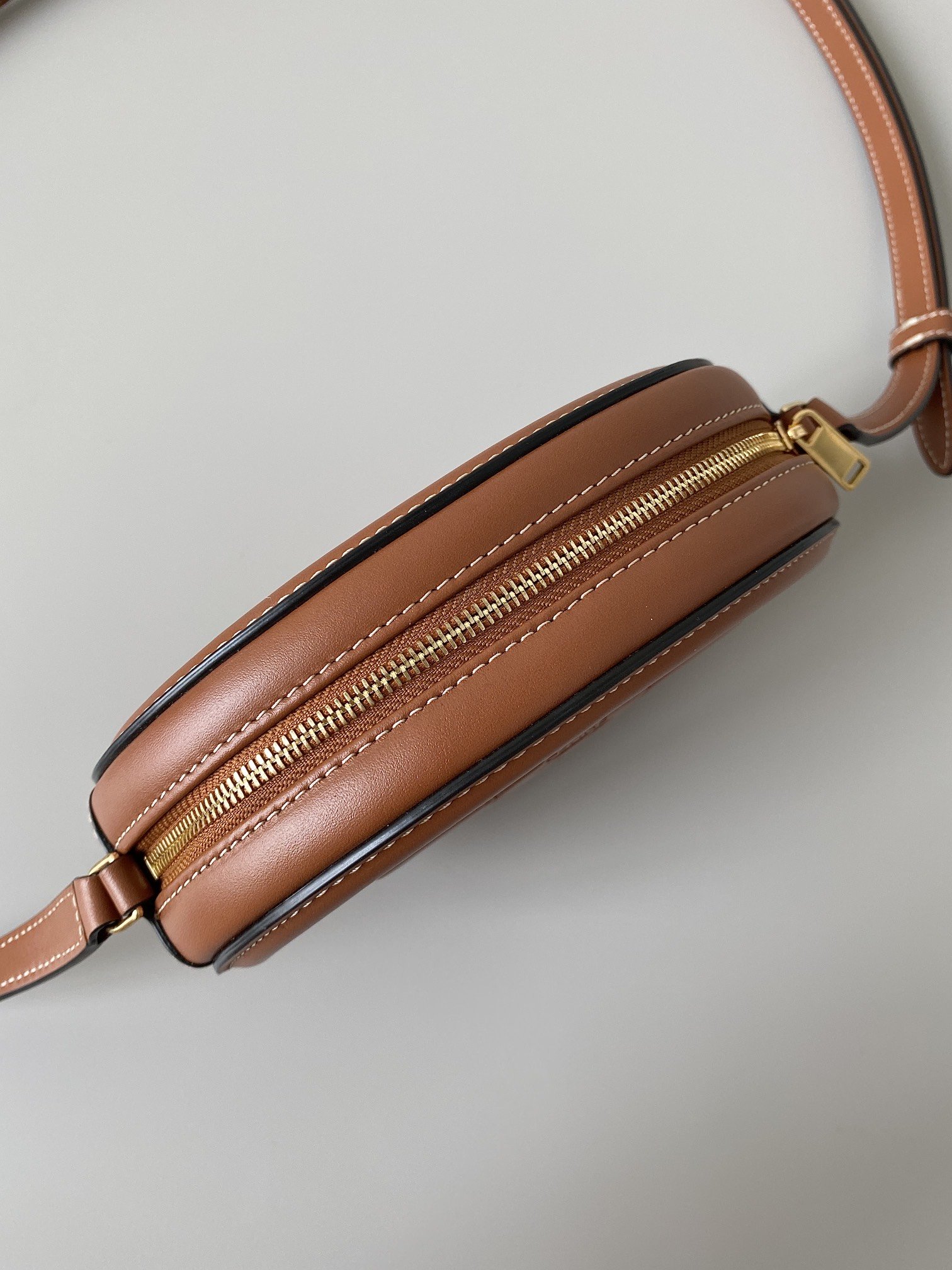 1:1 Replica Celine Crossbody Oval Purse Cuir Triomphe Brown For Women 6in/16cm 10I703DPQ.04LU - Image 7