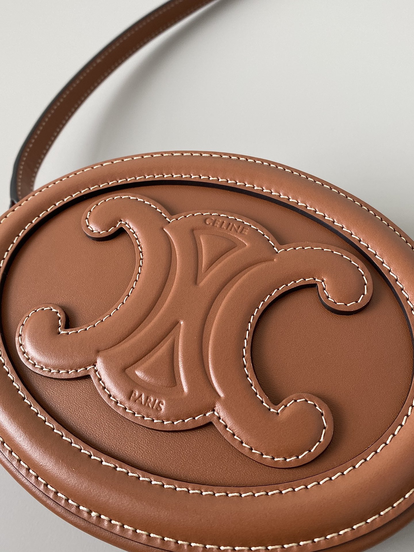 1:1 Replica Celine Crossbody Oval Purse Cuir Triomphe Brown For Women 6in/16cm 10I703DPQ.04LU - Image 6