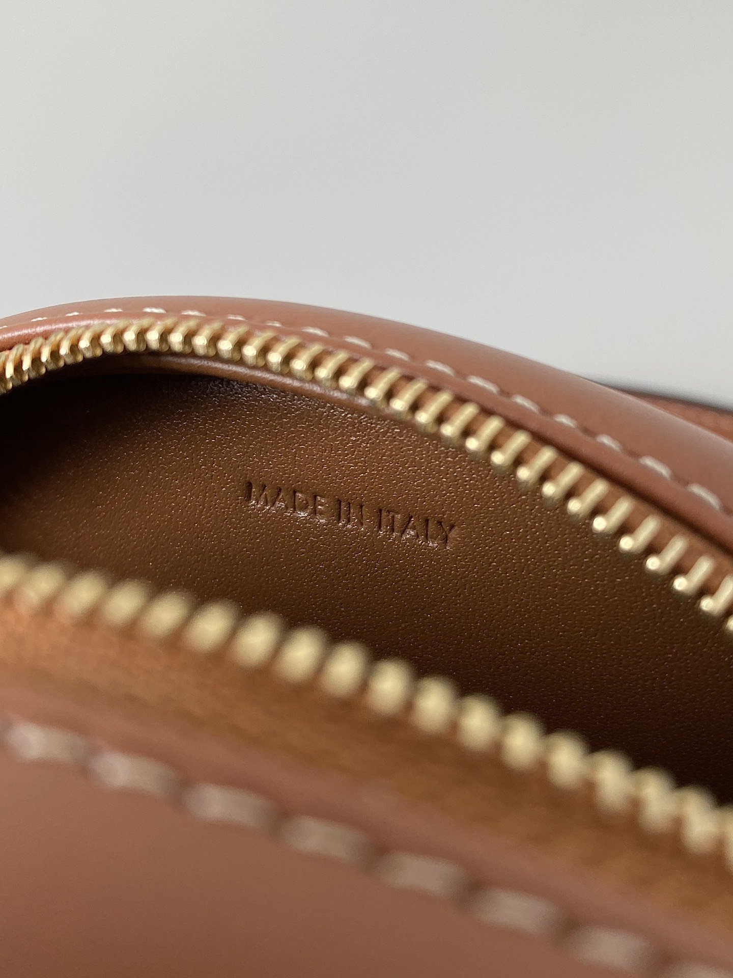 1:1 Replica Celine Crossbody Oval Purse Cuir Triomphe Brown For Women 6in/16cm 10I703DPQ.04LU - Image 8