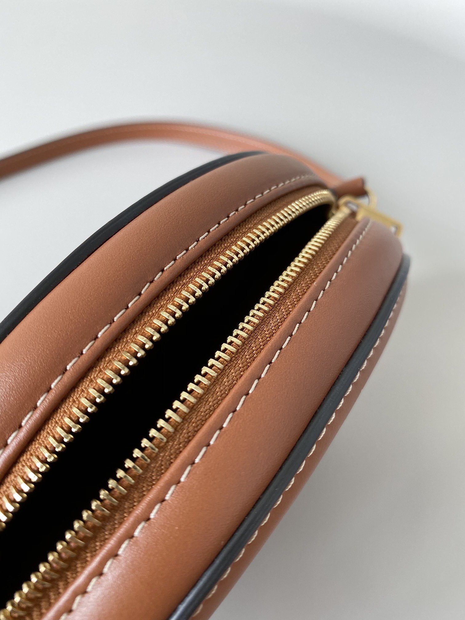 1:1 Replica Celine Crossbody Oval Purse Cuir Triomphe Brown For Women 6in/16cm 10I703DPQ.04LU - Image 3