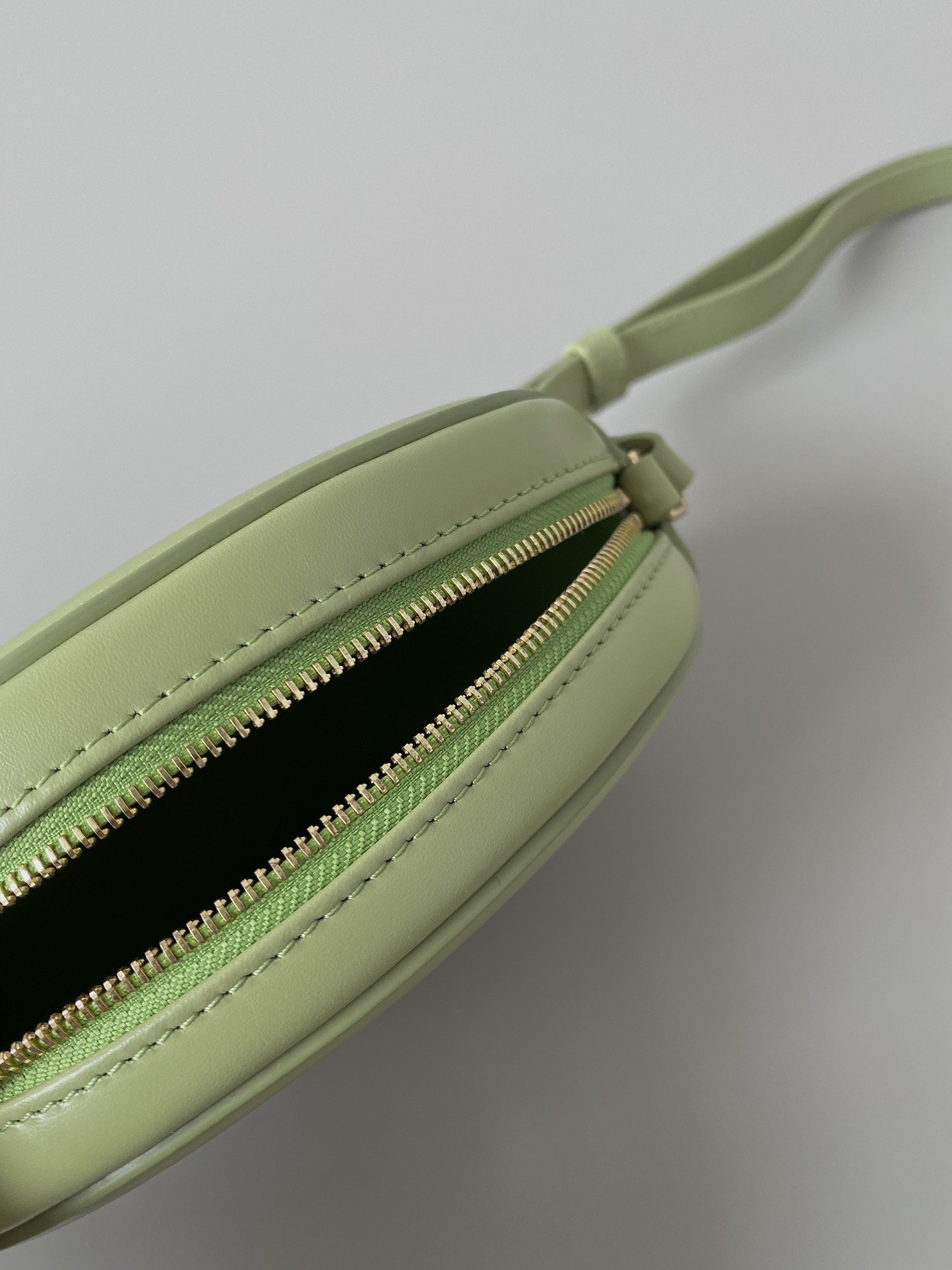 1:1 Replica Celine Crossbody Oval Purse Cuir Triomphe Mint Green For Women 6in/16cm - Image 6