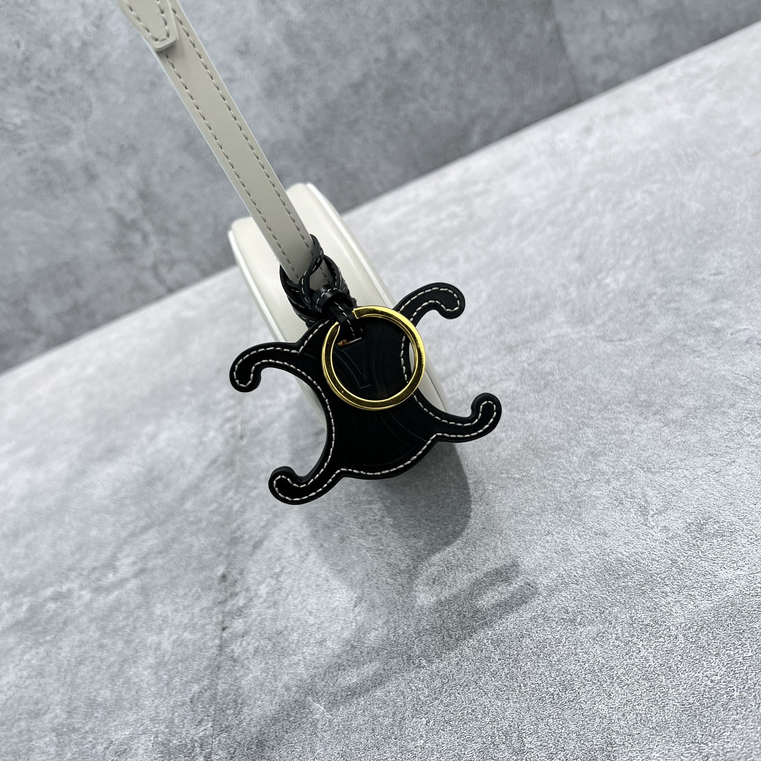 1:1 Replica Celine Crossbody Oval Purse Cuir Triomphe White For Women 6in/16cm - Image 5