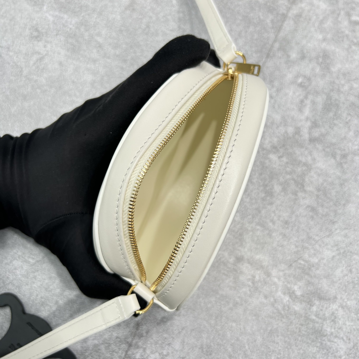 1:1 Replica Celine Crossbody Oval Purse Cuir Triomphe White For Women 6in/16cm - Image 7