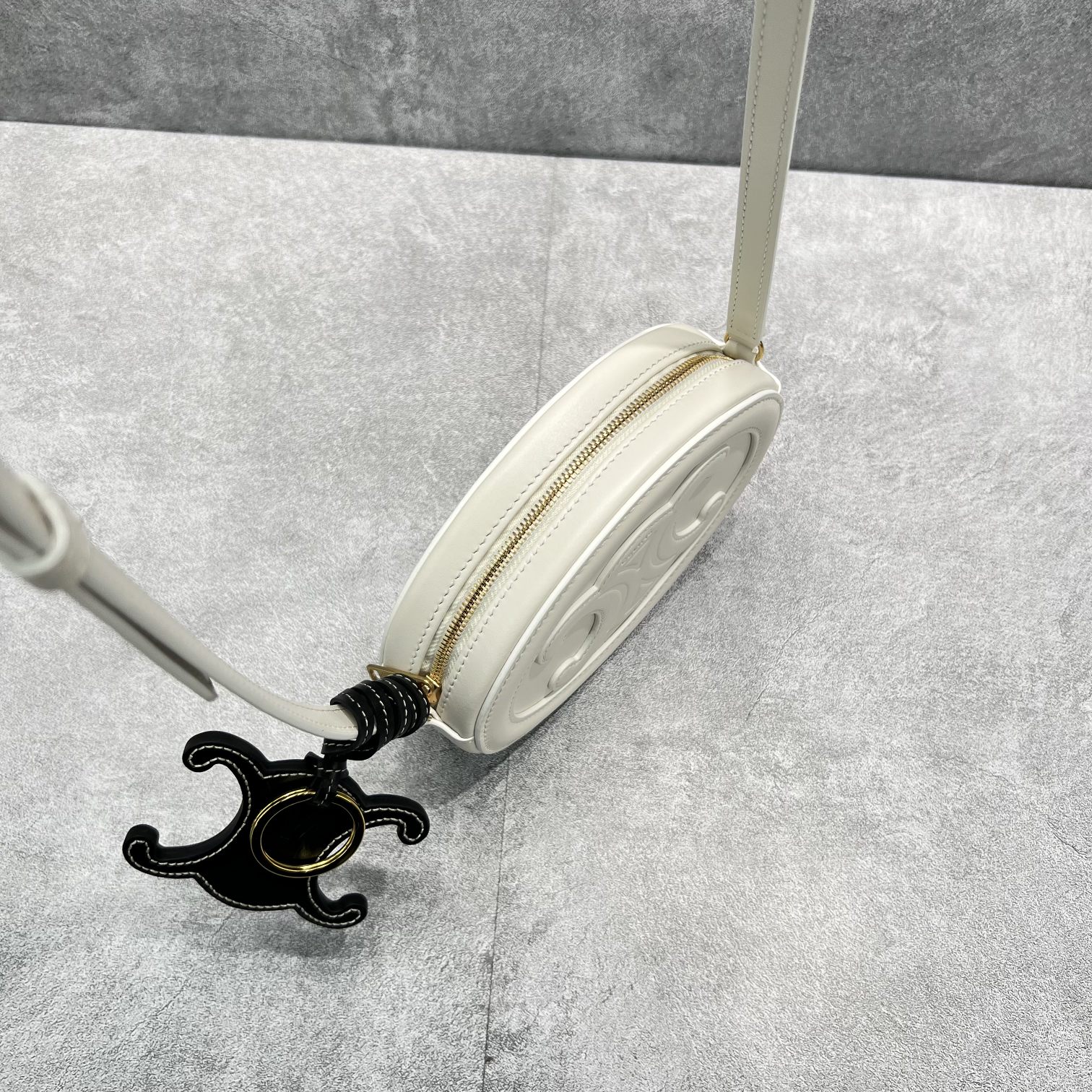 1:1 Replica Celine Crossbody Oval Purse Cuir Triomphe White For Women 6in/16cm - Image 2