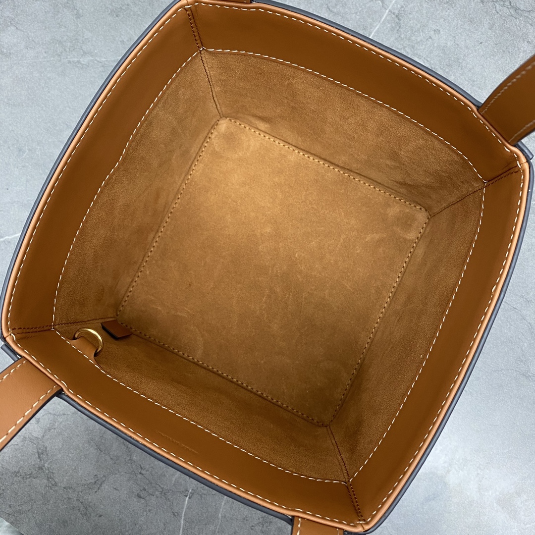 1:1 Replica Celine Cube Bag Cuir Triomphe Square Tan For Women 6in/15cm - Image 3