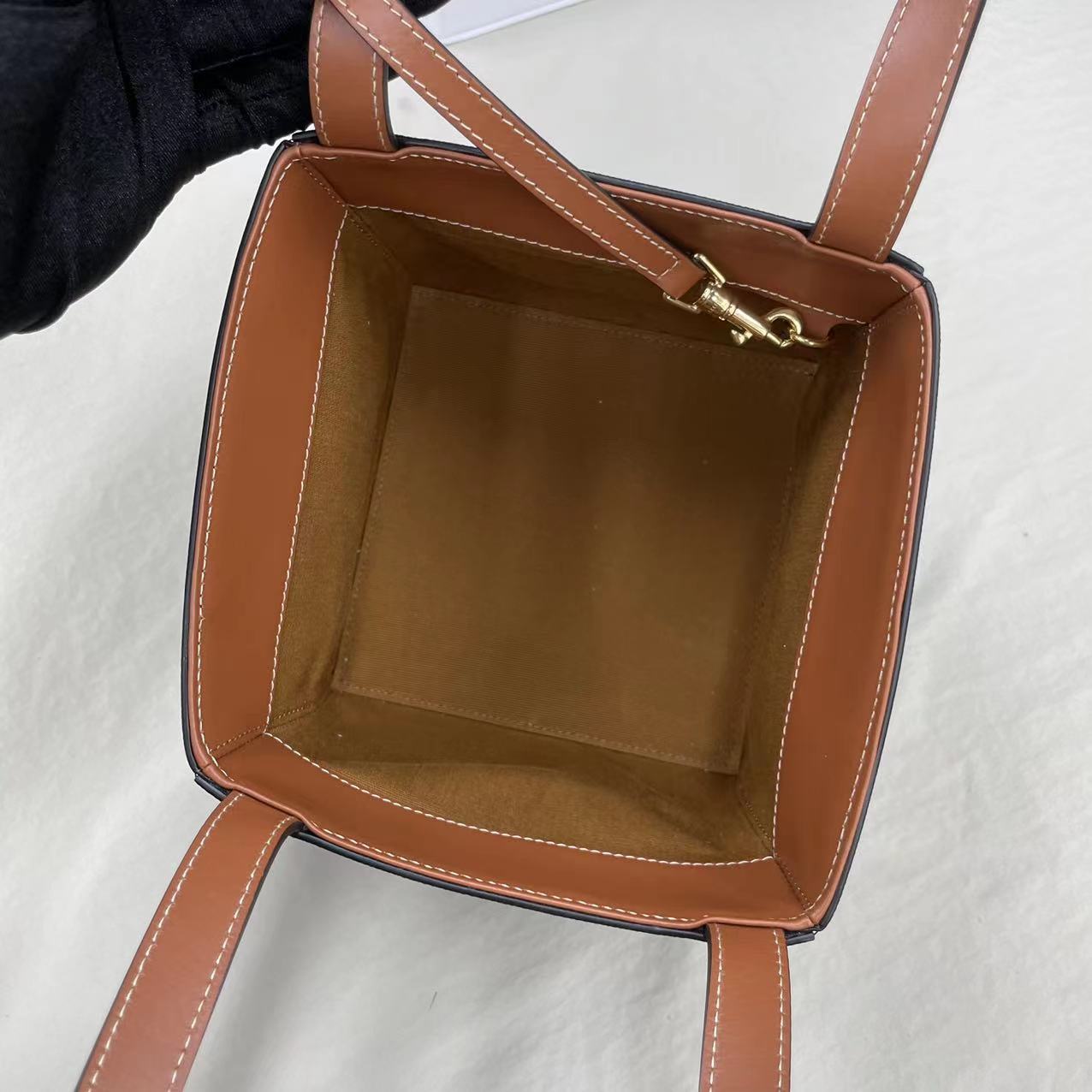 1:1 Replica Celine Cuir Triopé Canvas Cube Bag Triumph Tan For Women 6in/15cm 199202EIN.04LU - Image 4