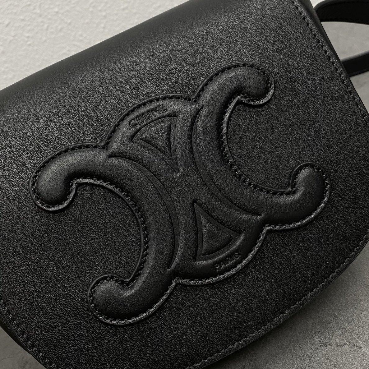 1:1 Replica Celine Folco Cuir Triomphe Black For Women 7in/19cm 198263DU3.38NO - Image 6