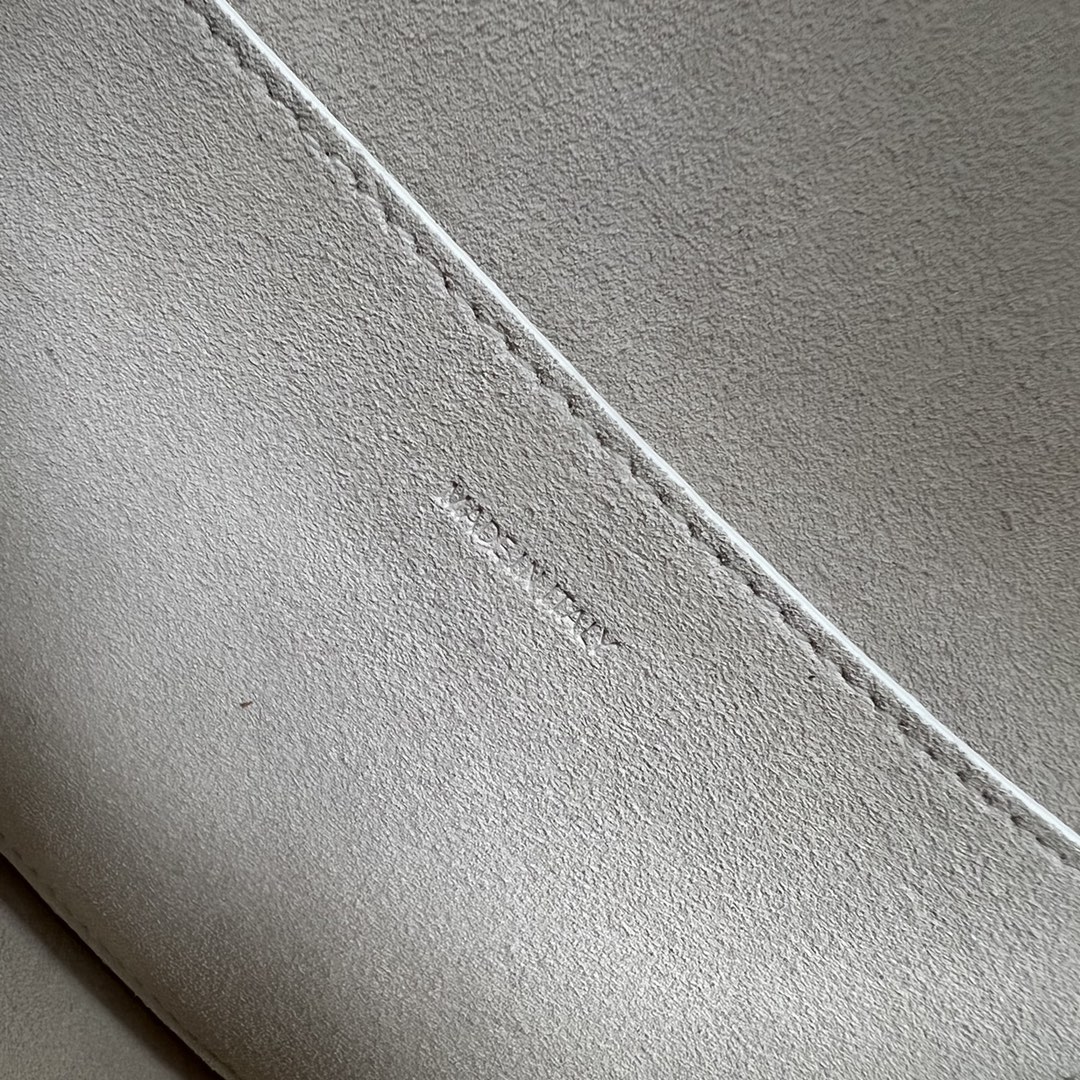 1:1 Replica Celine Folco Cuir Triomphe White For Women 7in/19cm 198263DU3.01BC - Image 6