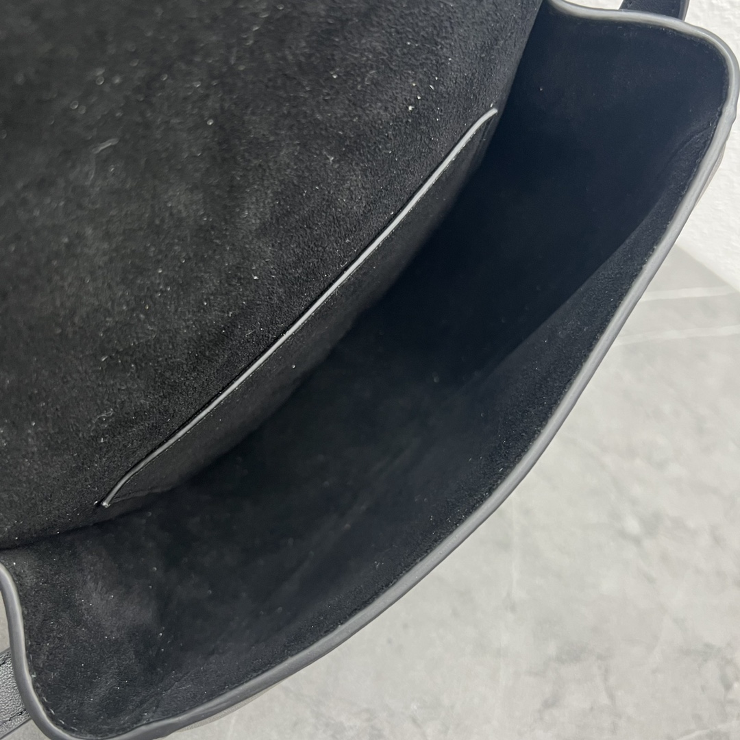 1:1 Replica Celine Folco Cuir Triomphe With Studs Black For Women 7in/19cm - Image 3