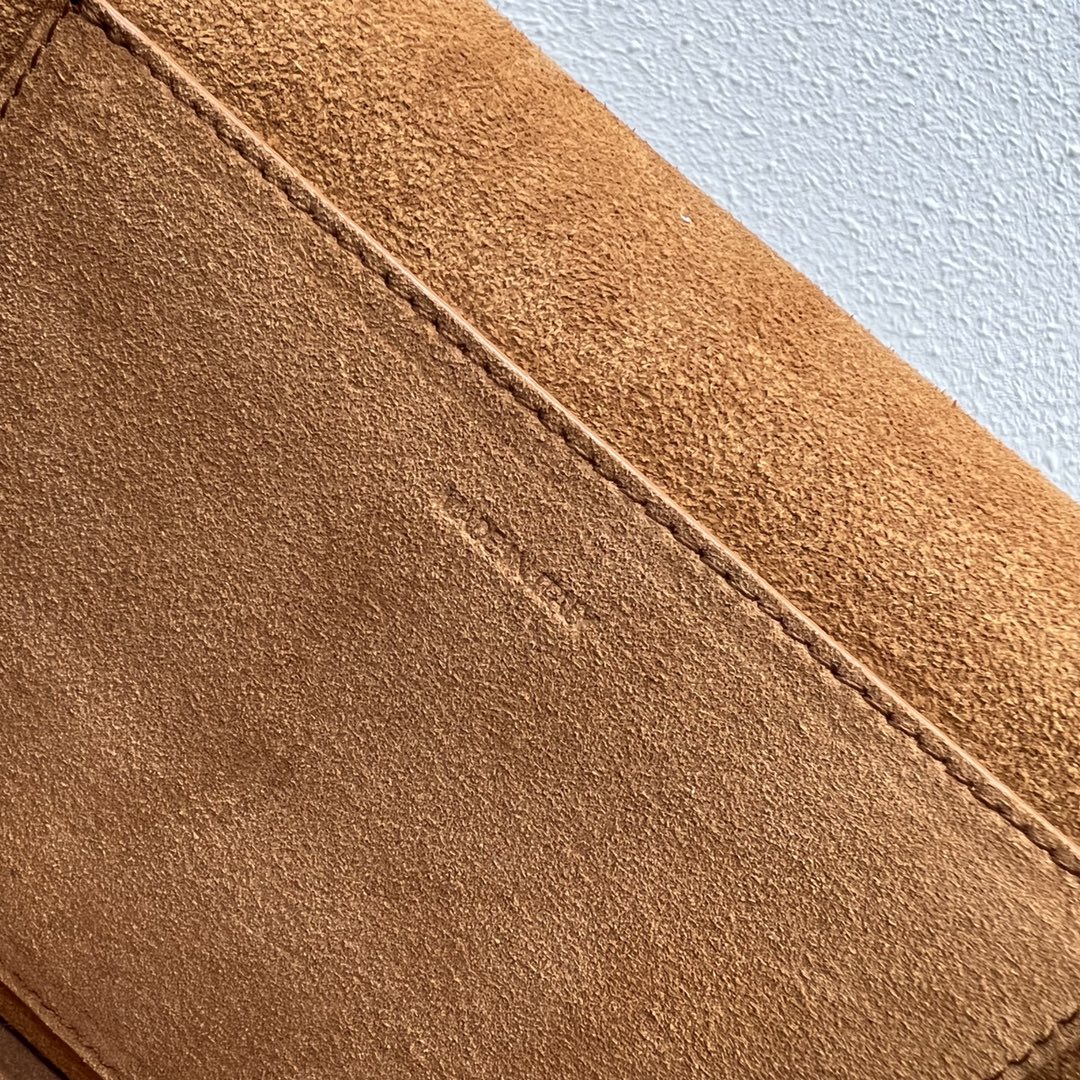 1:1 Replica Celine Folco Cuir Triomphe With Studs Brown For Women 7in/19cm 198263DU9.04LU - Image 7