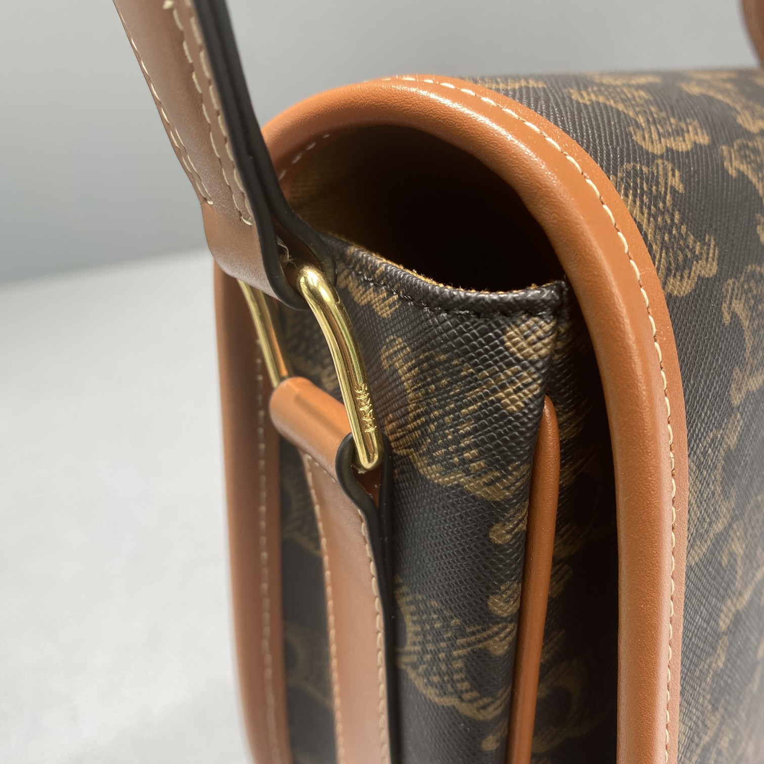 1:1 Replica Celine Large Strap Folco Bag In Triomphe Canvas Brown For Women 9in/22cm 196932BZJ.04LU - Image 5