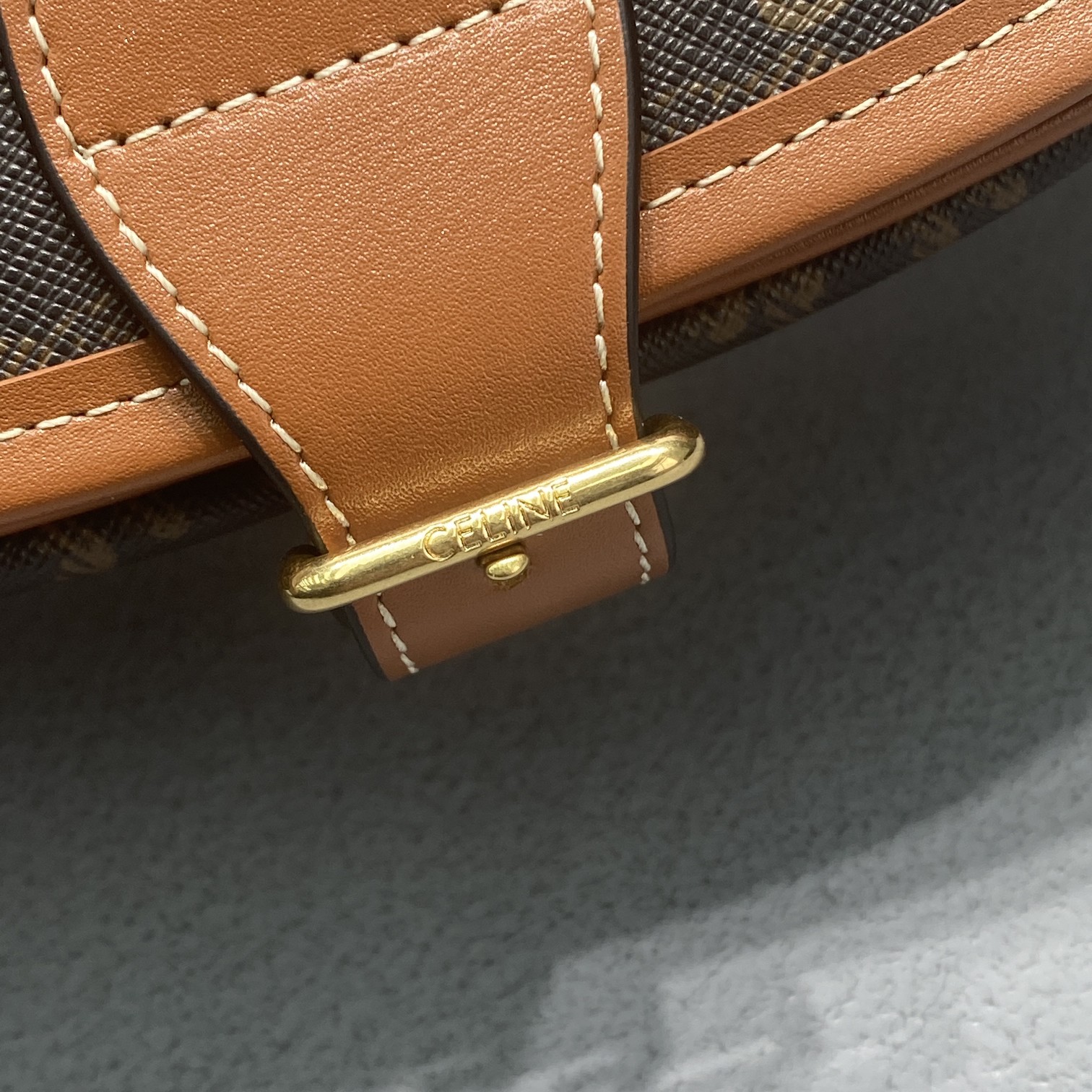 1:1 Replica Celine Large Strap Folco Bag In Triomphe Canvas Brown For Women 9in/22cm 196932BZJ.04LU - Image 6