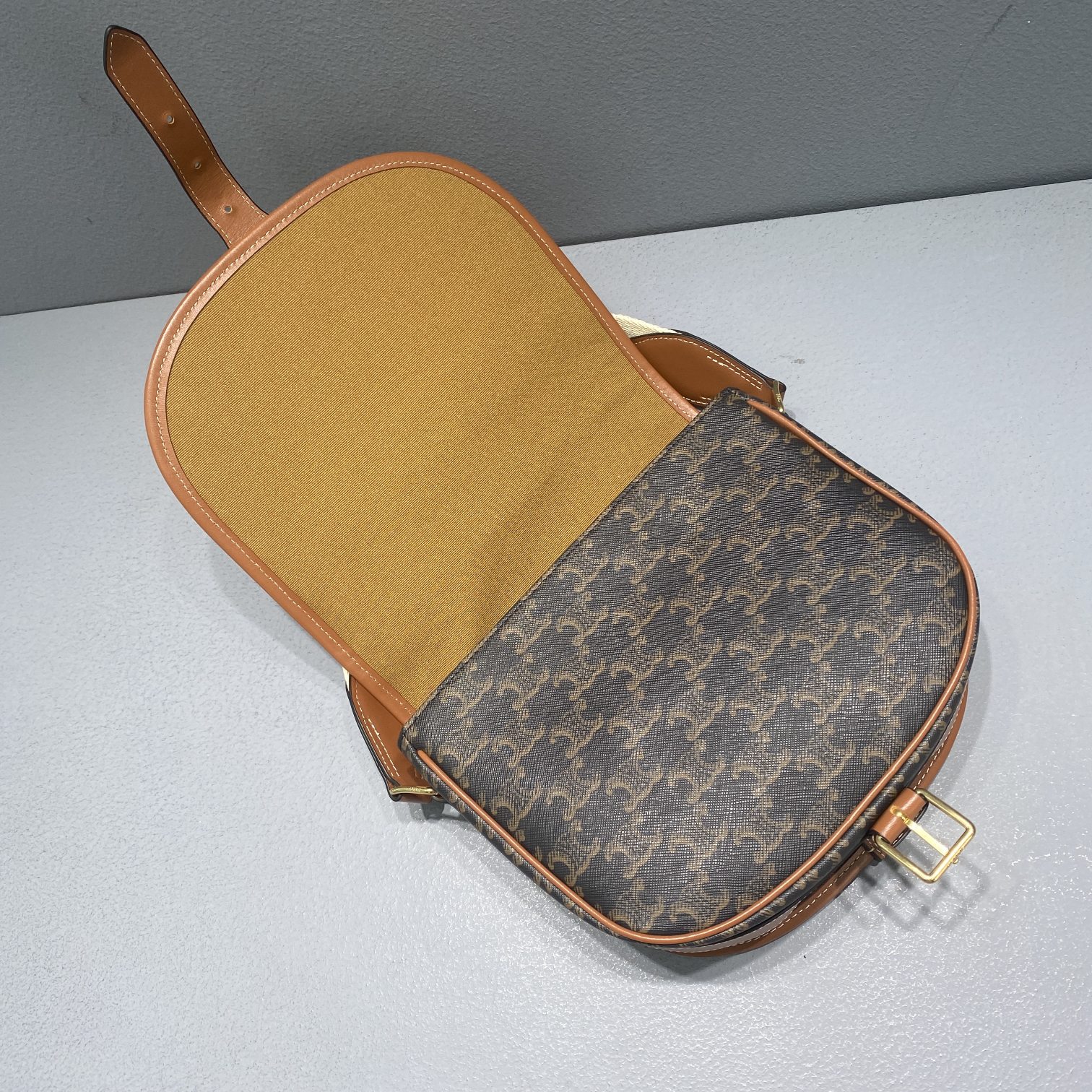 1:1 Replica Celine Large Strap Folco Bag In Triomphe Canvas Brown For Women 9in/22cm 196932BZJ.04LU - Image 7