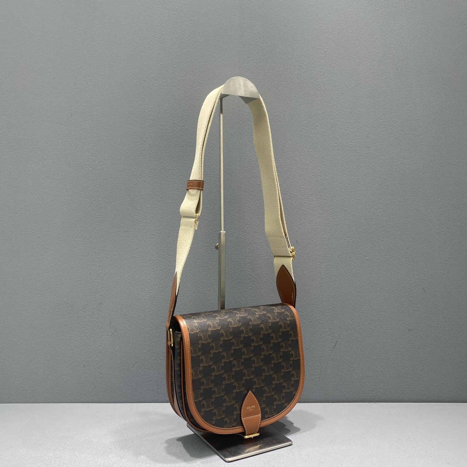 1:1 Replica Celine Large Strap Folco Bag In Triomphe Canvas Brown For Women 9in/22cm 196932BZJ.04LU - Image 4