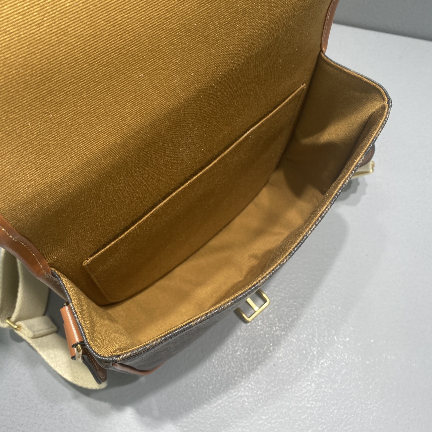 1:1 Replica Celine Large Strap Folco Bag In Triomphe Canvas Brown For Women 9in/22cm 196932BZJ.04LU - Image 8