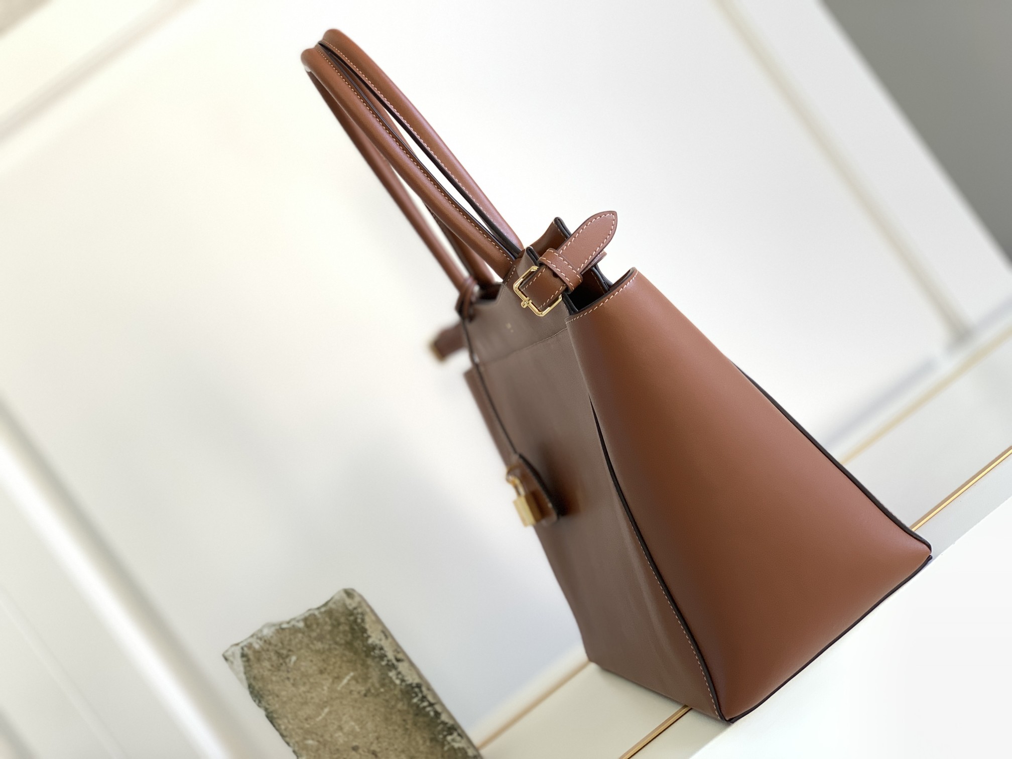 1:1 Replica Celine Medium Cabas Bourgeois Tan For Women 18in/45cm 199773EHS.04LU - Image 9