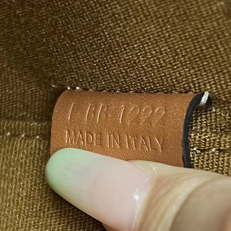 1:1 Replica Celine Mini Vanity Case In Triomphe Canvas Tan For Women 4in/9cm 10J762CZ1.04LU - Image 8