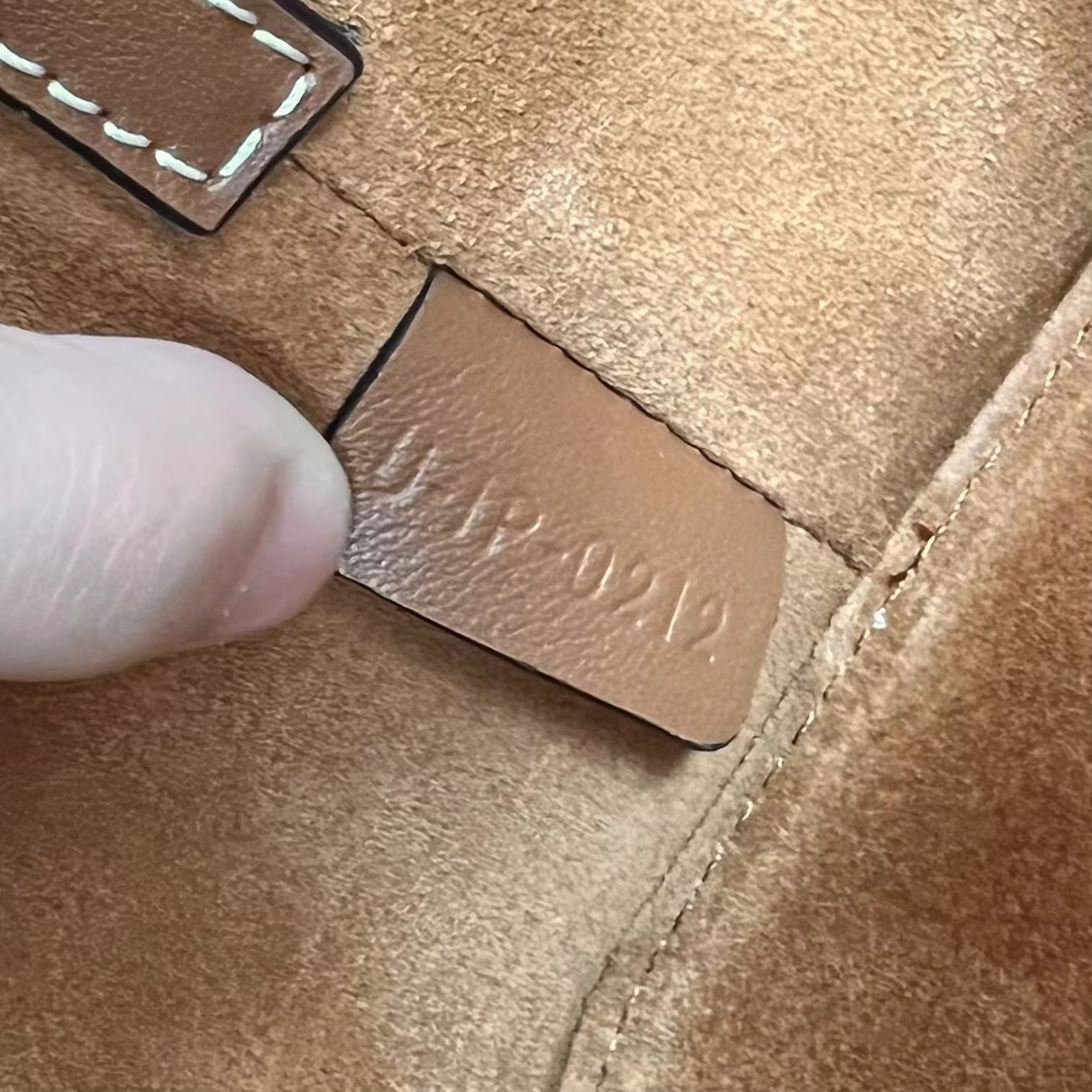 1:1 Replica Celine Small Box Cuir Triomphe Brown For Women 4in/11cm 199263DU3.04LU - Image 7