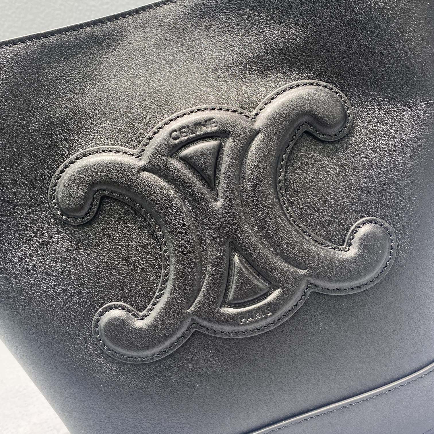 1:1 Replica Celine Small Bucket Cuir Triomphe Black For Women 9in/22cm 198243DU3.38NO - Image 2