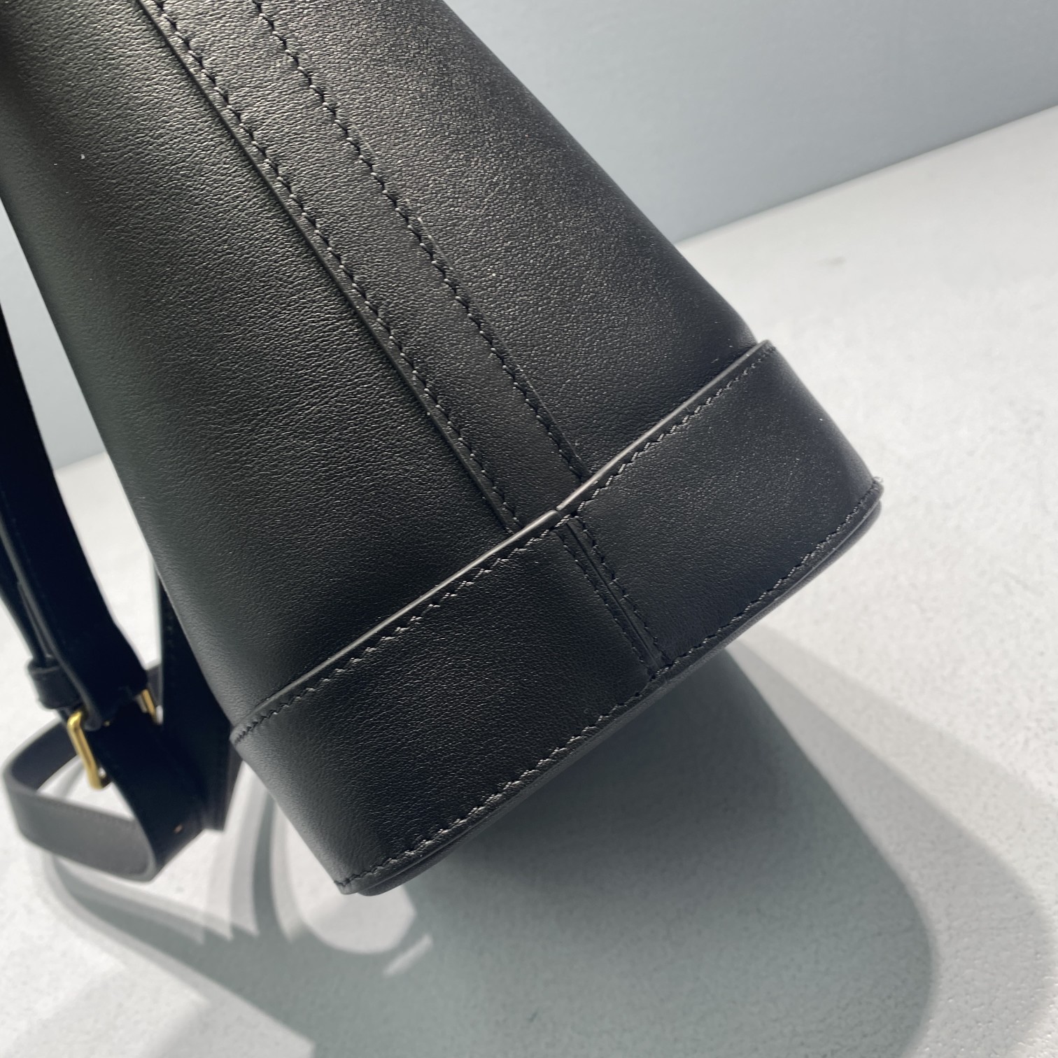 1:1 Replica Celine Small Bucket Cuir Triomphe Black For Women 9in/22cm 198243DU3.38NO - Image 3