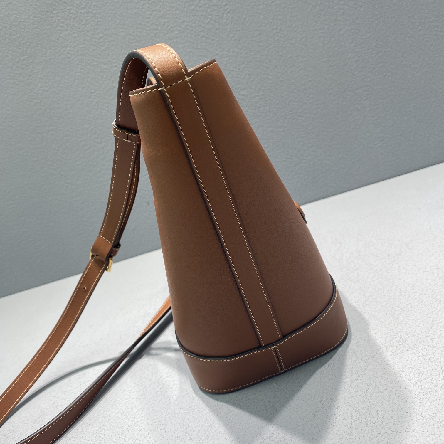 1:1 Replica Celine Small Bucket Cuir Triomphe Brown For Women 9in/22cm 198243DU3.04LU - Image 3