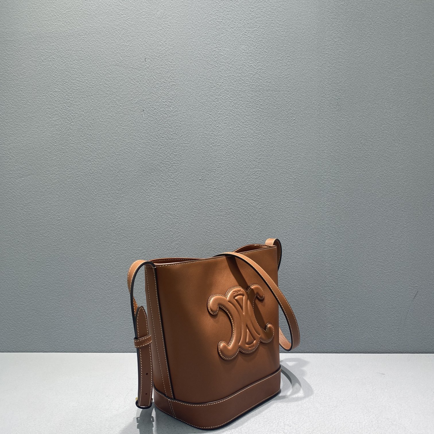 1:1 Replica Celine Small Bucket Cuir Triomphe Brown For Women 9in/22cm 198243DU3.04LU - Image 4