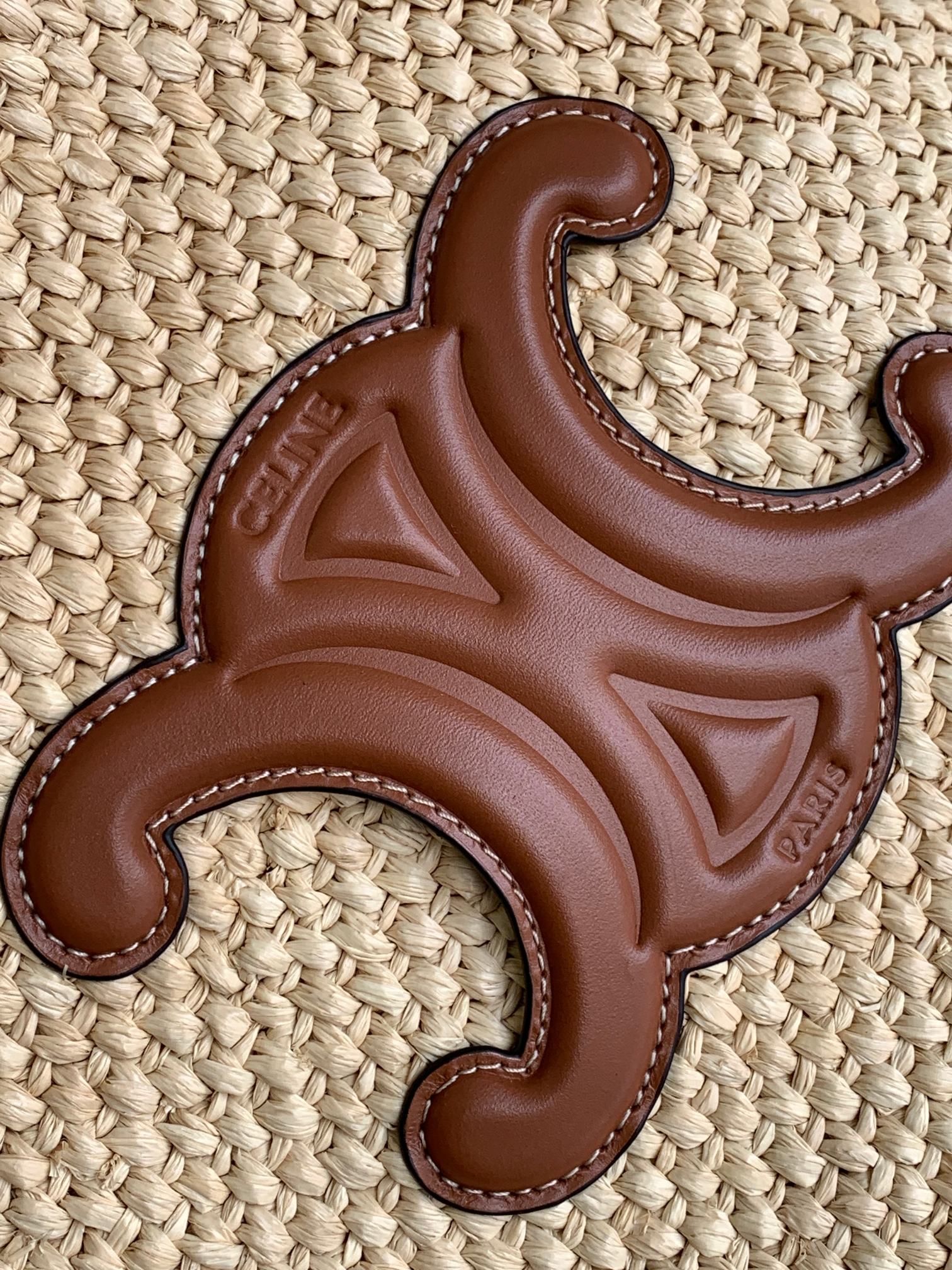 1:1 Replica Celine Supple Small Triomphe Classic Panier Beige For Women 23cm / 9in 114352FF7.04LU - Image 6