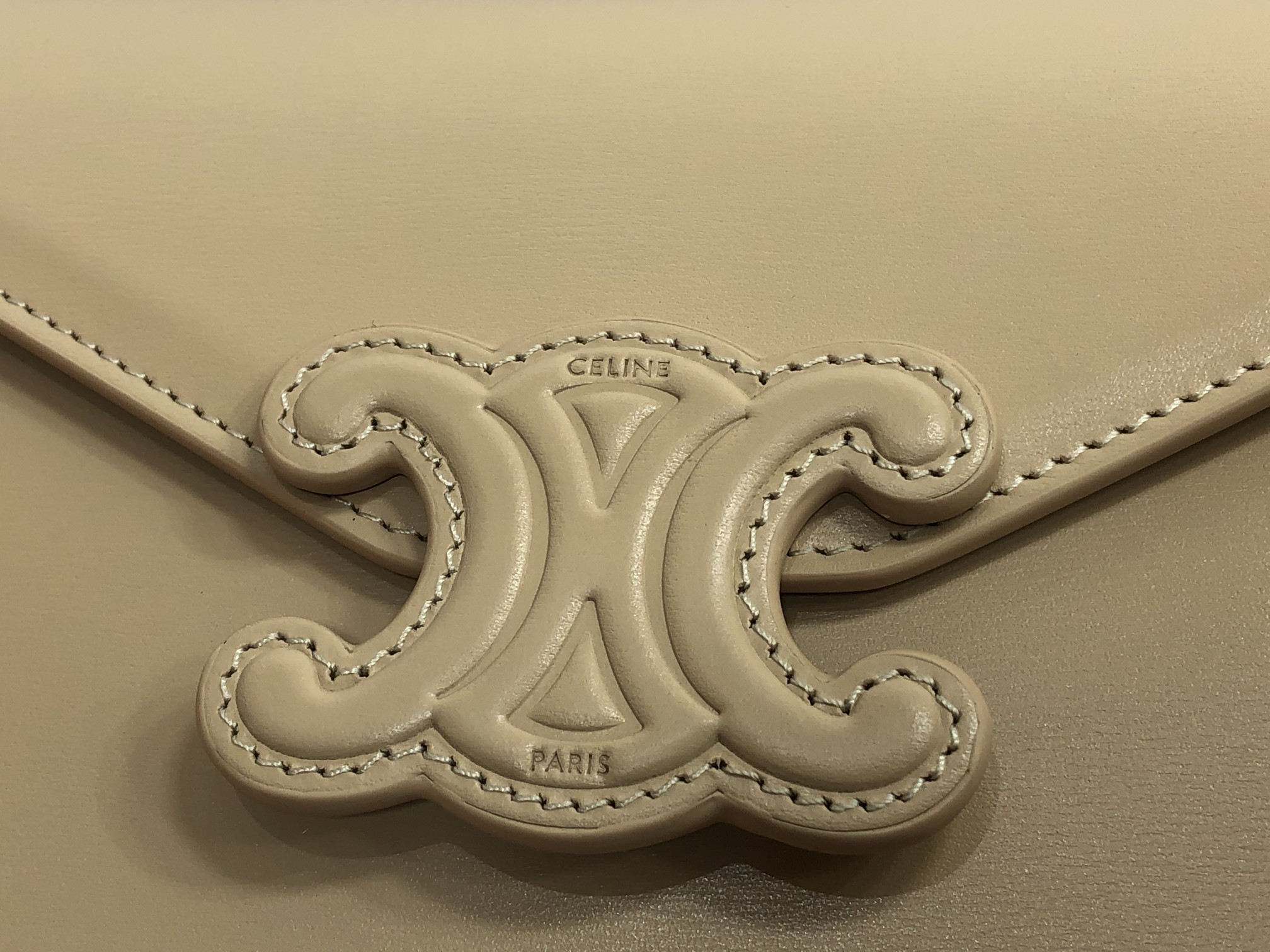 1:1 Replica Celine Wallet On Chain Triomphe Beige For Women 7in/19cm - Image 6