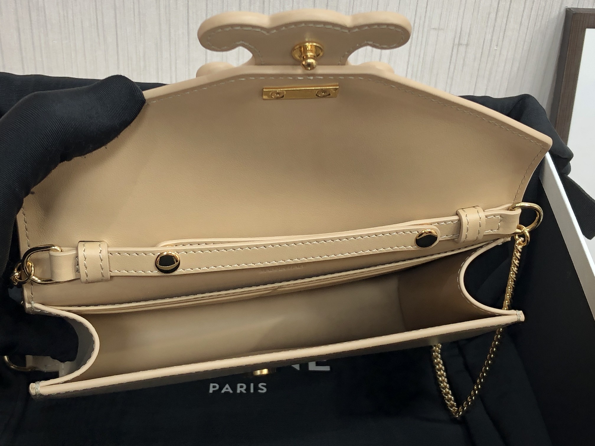 1:1 Replica Celine Wallet On Chain Triomphe Beige For Women 7in/19cm - Image 5