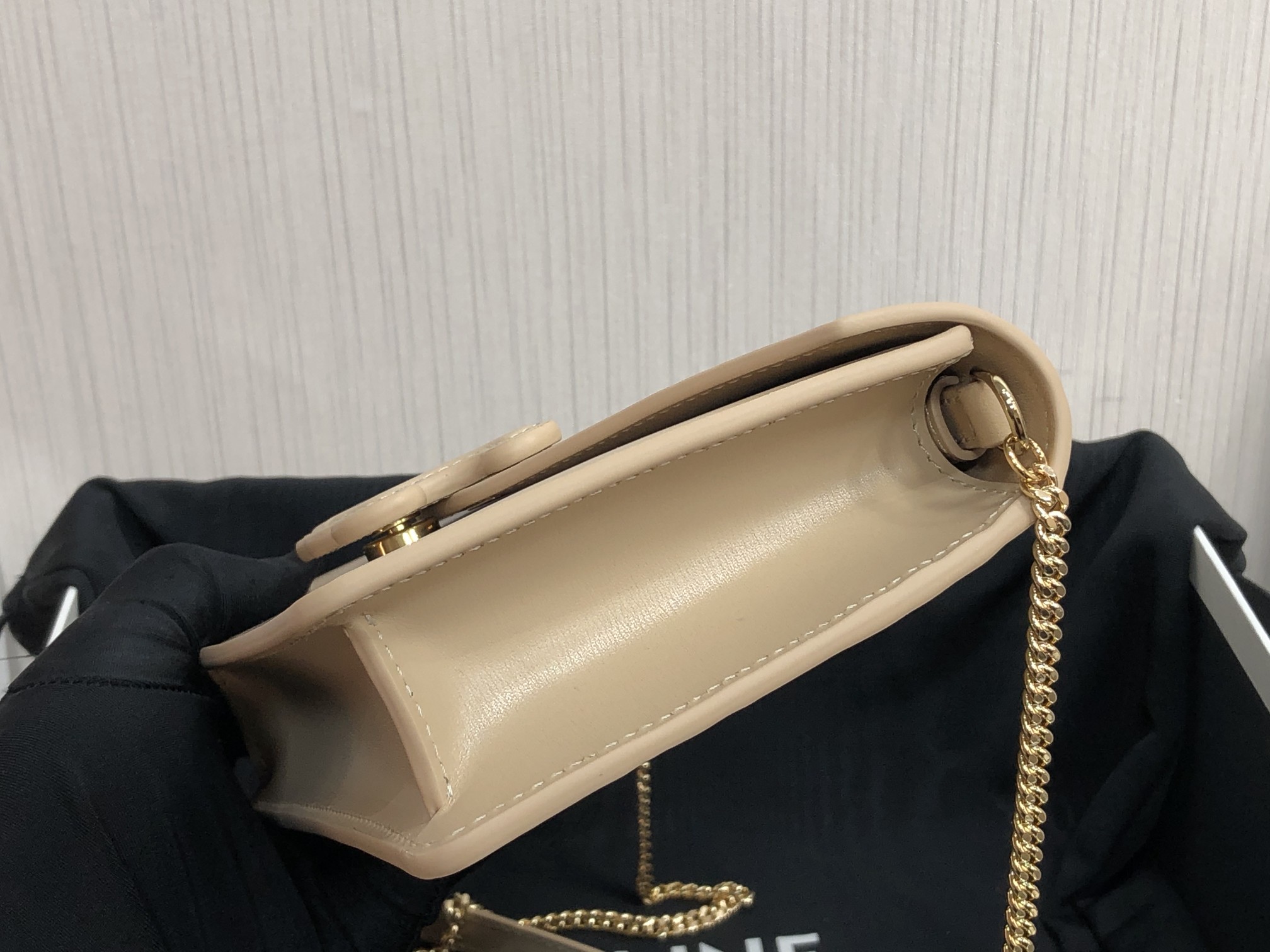 1:1 Replica Celine Wallet On Chain Triomphe Beige For Women 7in/19cm - Image 4