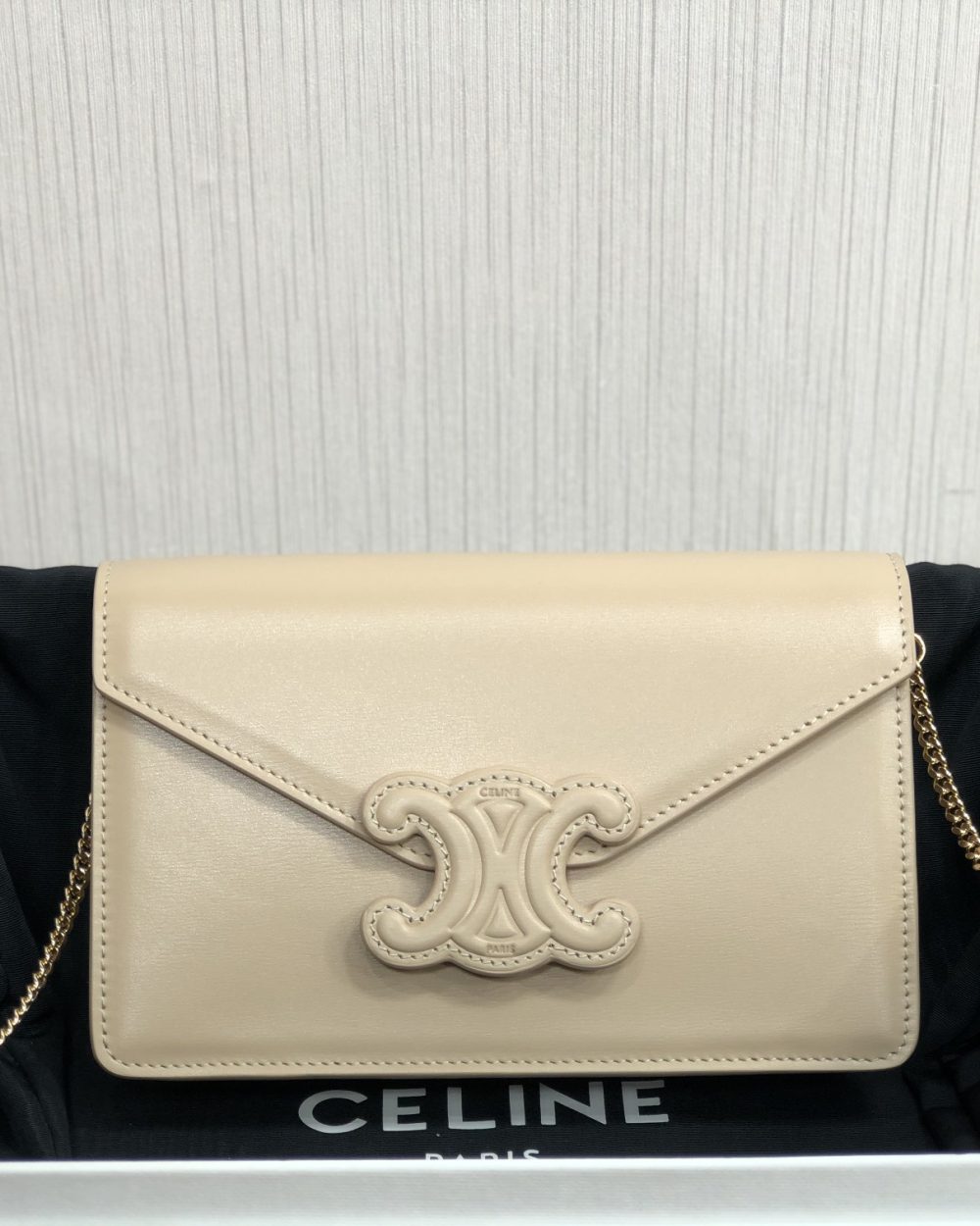 1:1 Replica Celine Wallet On Chain Triomphe Beige For Women 7in/19cm